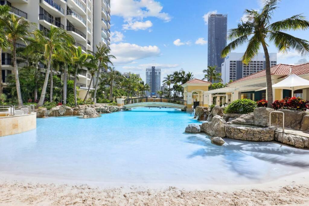Apartment Chevron Renaissance 2 Bedroom Unit, Great Views