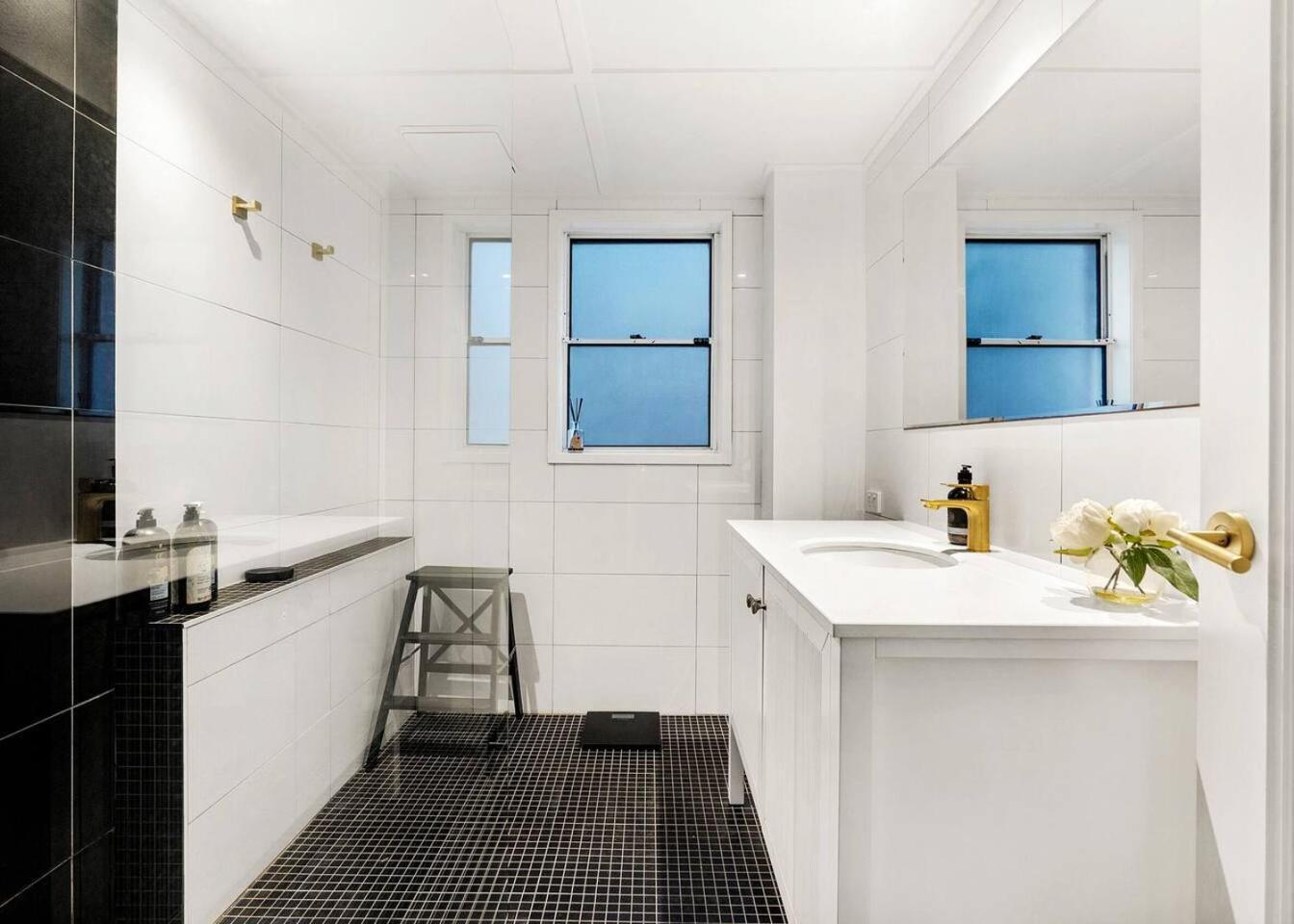 'sunset Stunner' Palm Springs-inspired River Oasis Apartment Gold Coast