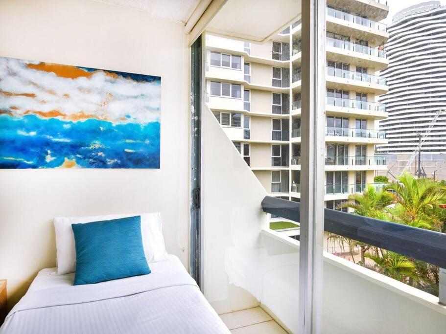 Broadbeach Hi Ho 2 Bedroom *