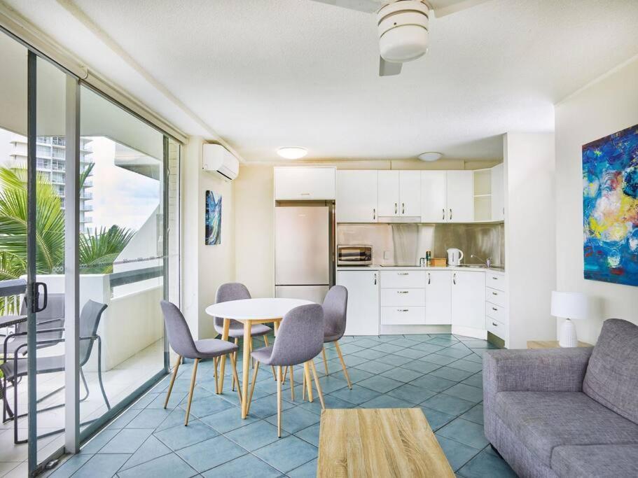 Broadbeach Hi Ho 2 Bedroom * Gold Coast