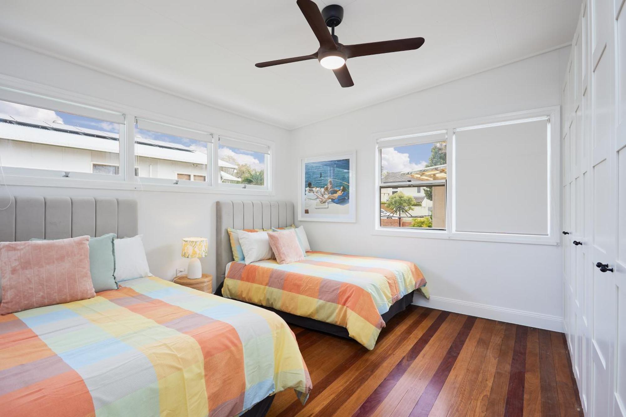 Holiday home The Queenslander! Complete Entertainer - Huge - Stylish - Games - Full Level Pool - Smokehouse - Secure Parking - Yard #new! *