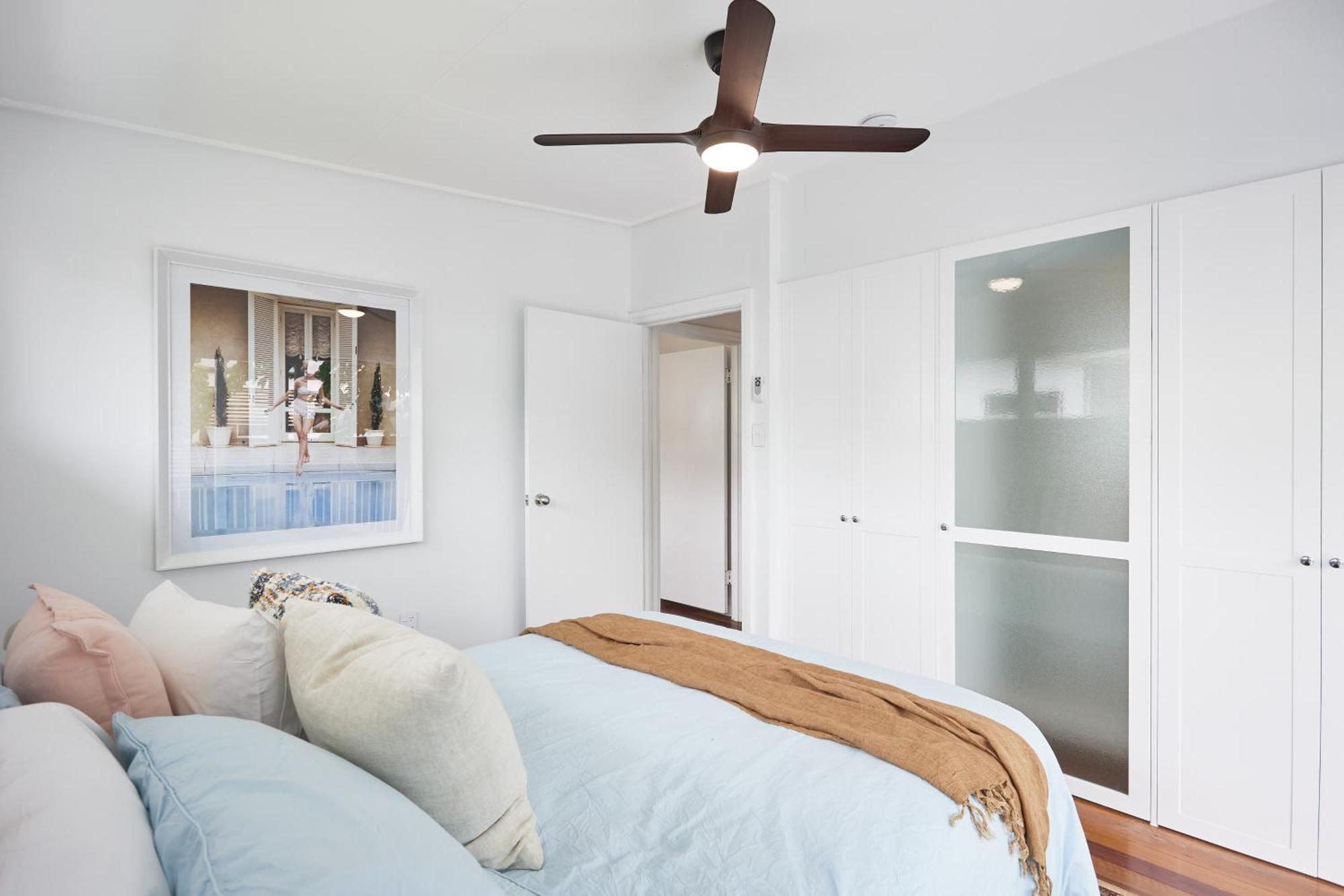 Holiday home The Queenslander! Complete Entertainer - Huge - Stylish - Games - Full Level Pool - Smokehouse - Secure Parking - Yard #new! Gold Coast