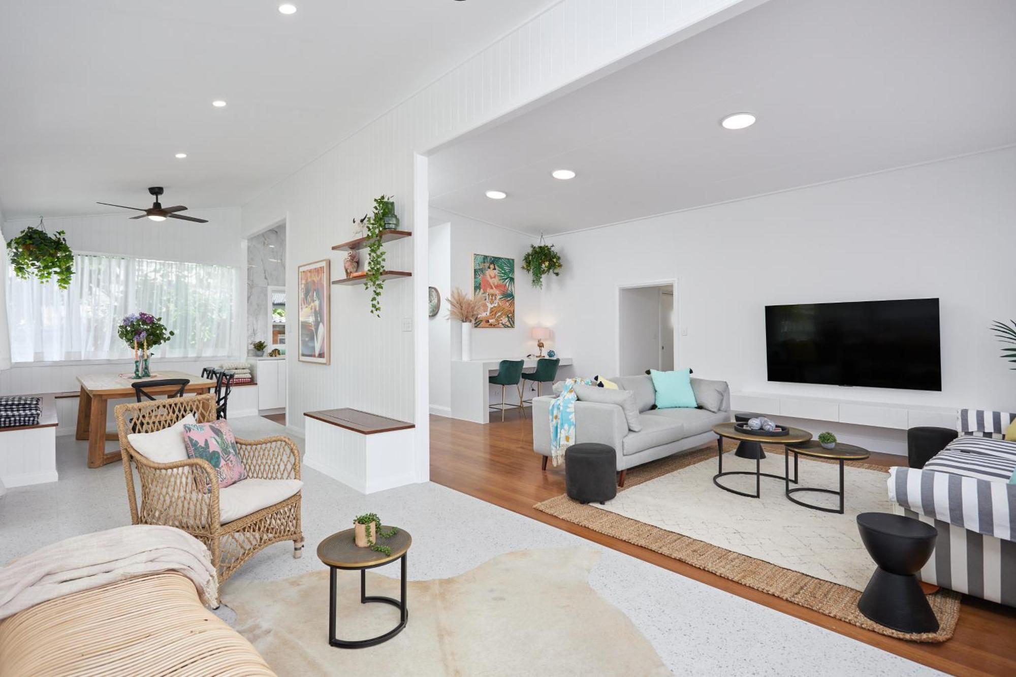 The Queenslander! Complete Entertainer - Huge - Stylish - Games - Full Level Pool - Smokehouse - Secure Parking - Yard #new! Holiday home *