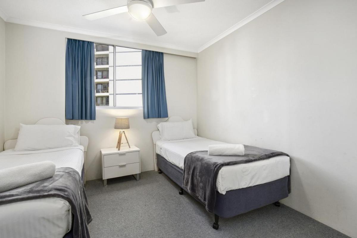 Apartment 2 Bedroom Beachfront At Sandpiper