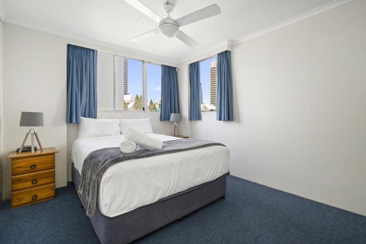 Apartment 2 Bedroom Beachfront At Sandpiper Gold Coast