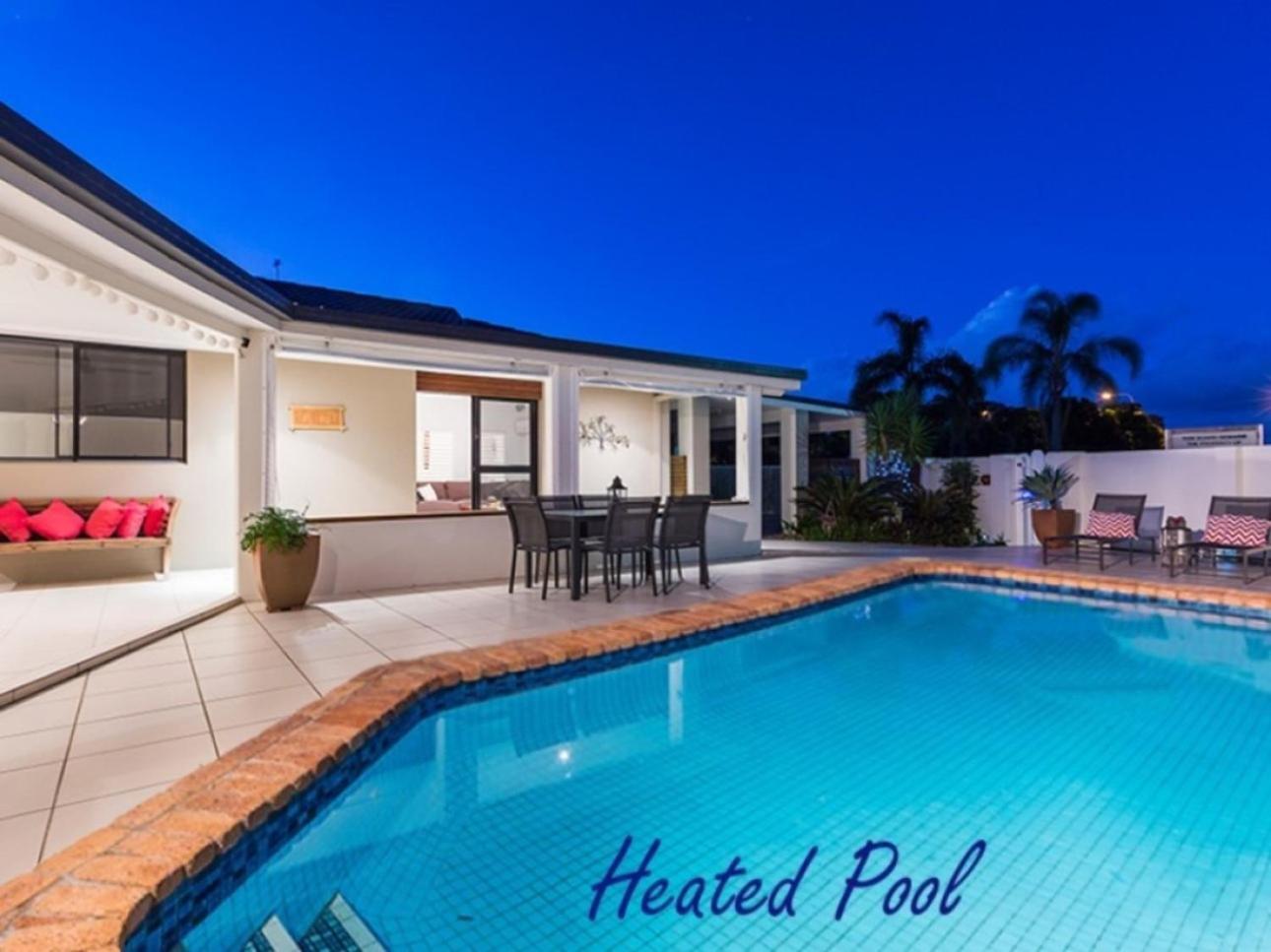 Reflections Broadbeach- Heated Pool! Complete Waterfront Entertainer With Huge Deck, Pool Table And Pontoon * Gold Coast