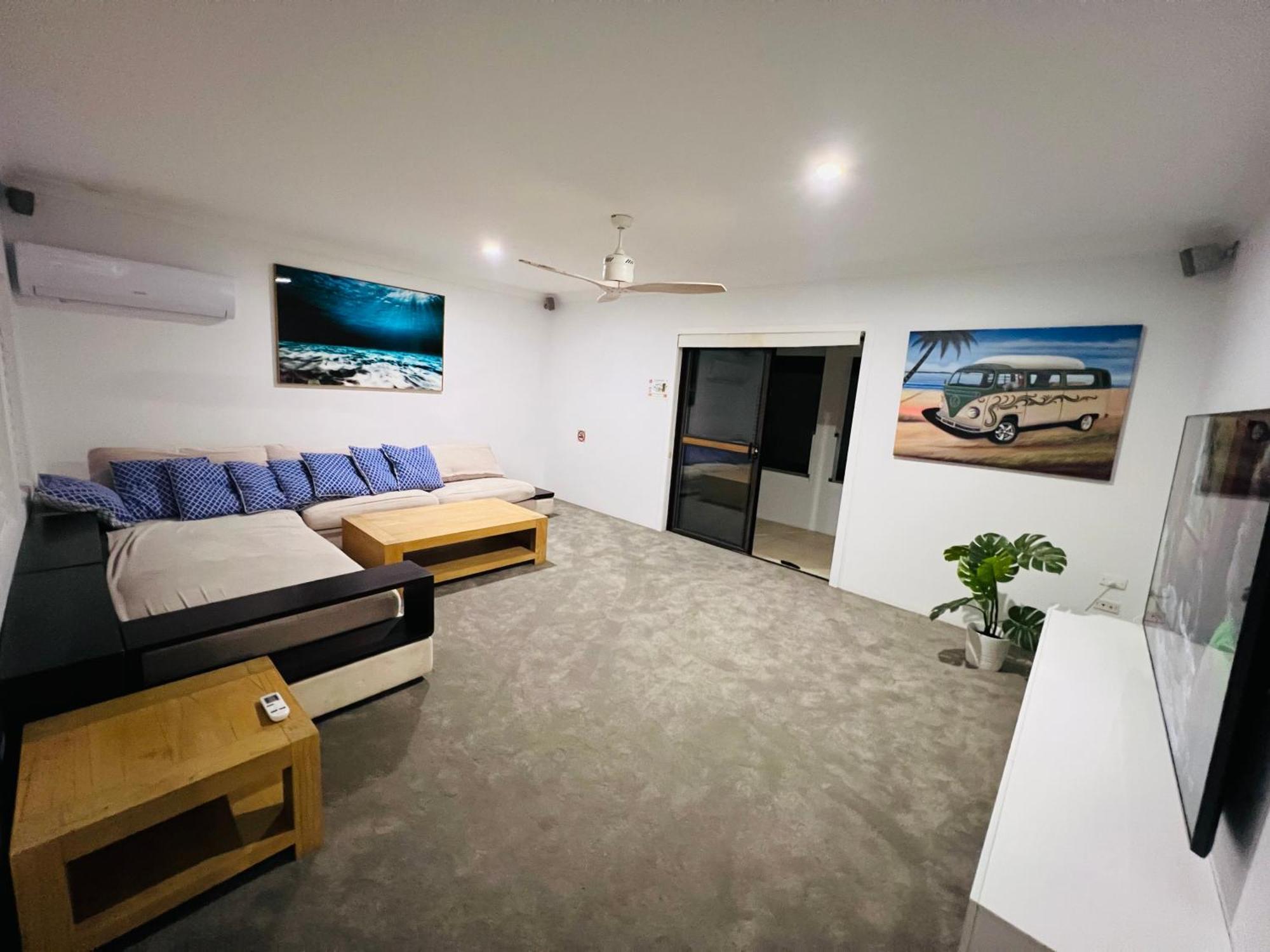 Reflections Broadbeach- Heated Pool! Complete Waterfront Entertainer With Huge Deck, Pool Table And Pontoon Gold Coast