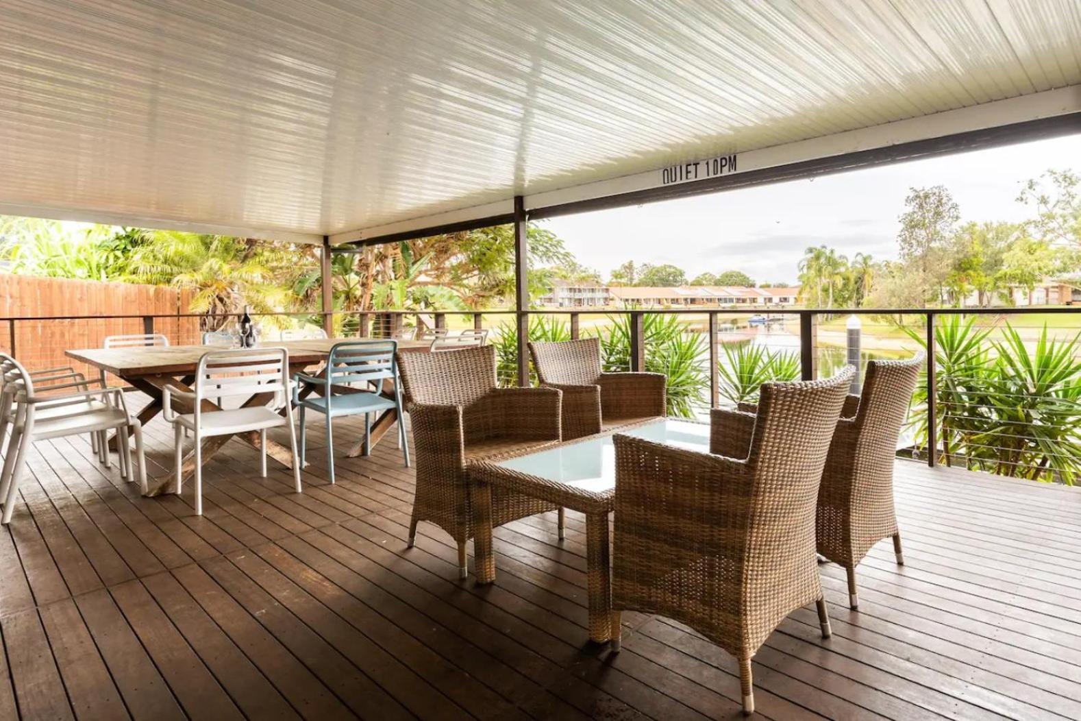 Reflections Broadbeach- Heated Pool! Complete Waterfront Entertainer With Huge Deck, Pool Table And Pontoon * Gold Coast