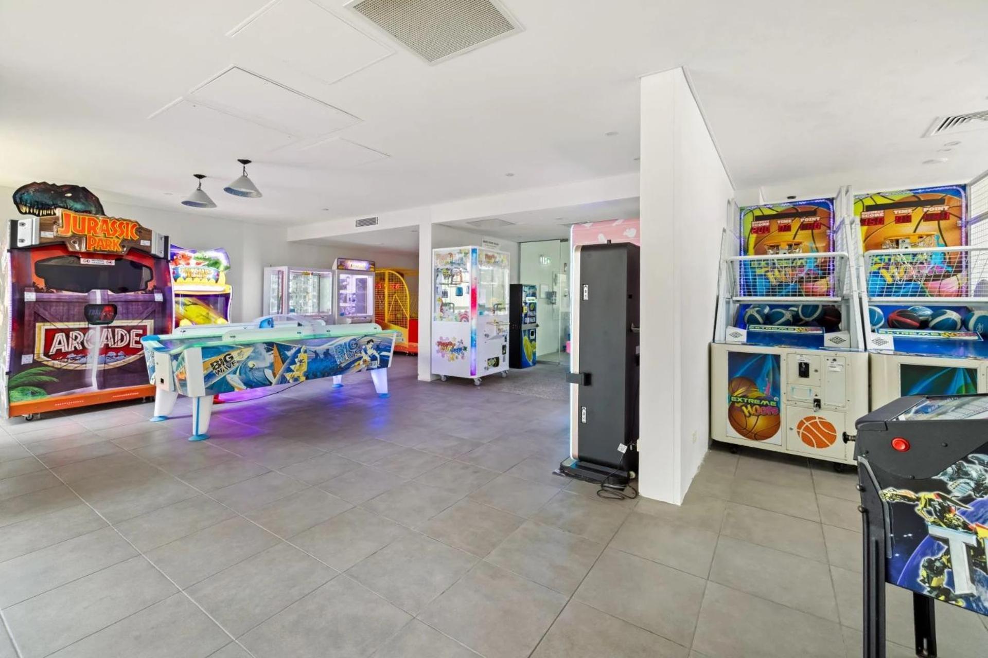 Apartment Q Tower At Surfers Paradise - From Level 3 - Private & Self Contained Gold Coast