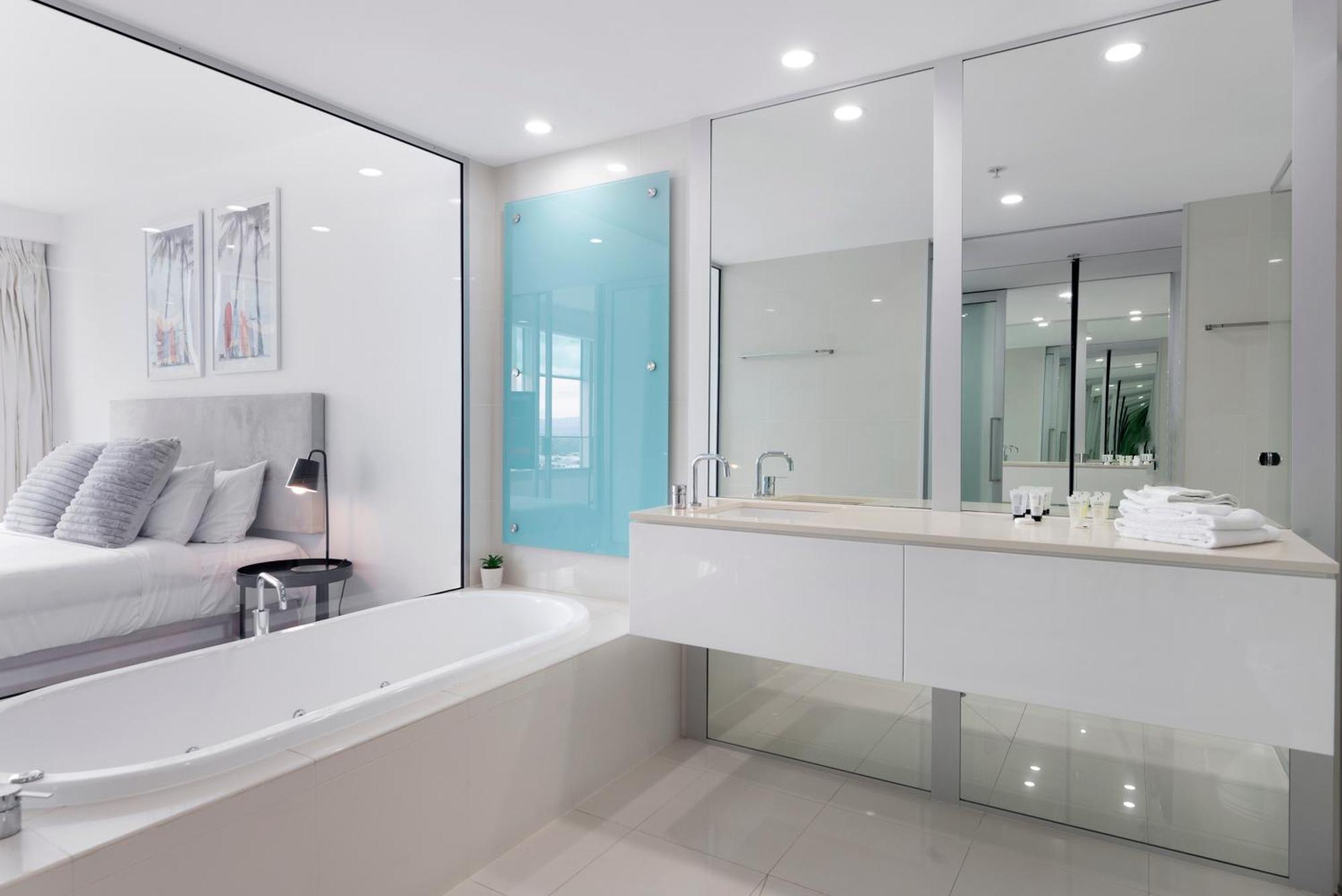 Apartment Q Tower At Surfers Paradise - From Level 3 - Private & Self Contained
