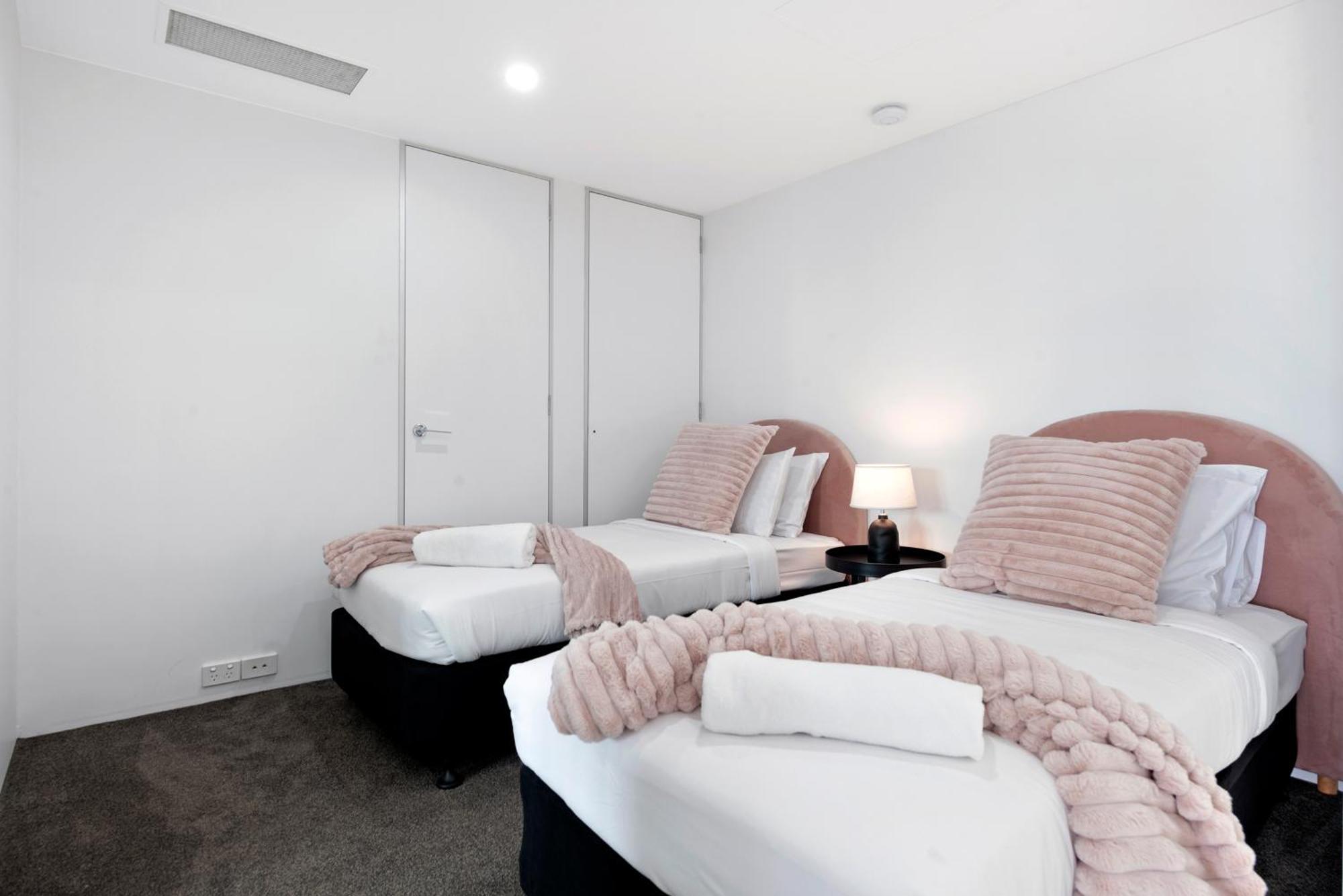 Q Tower At Surfers Paradise - From Level 3 - Private & Self Contained Apartment