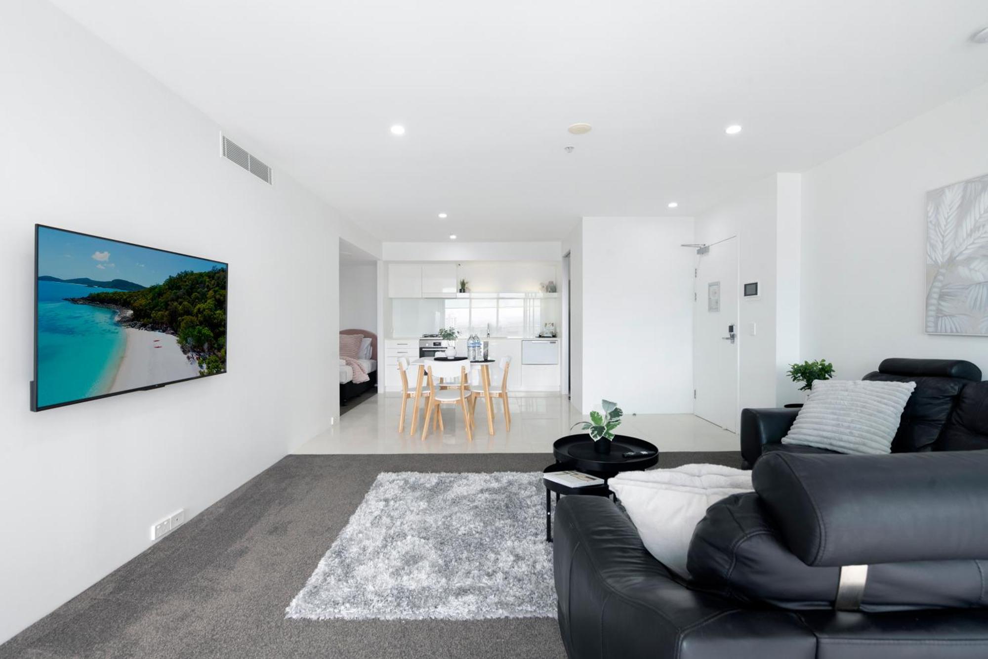 Q Tower At Surfers Paradise - From Level 3 - Private & Self Contained Gold Coast