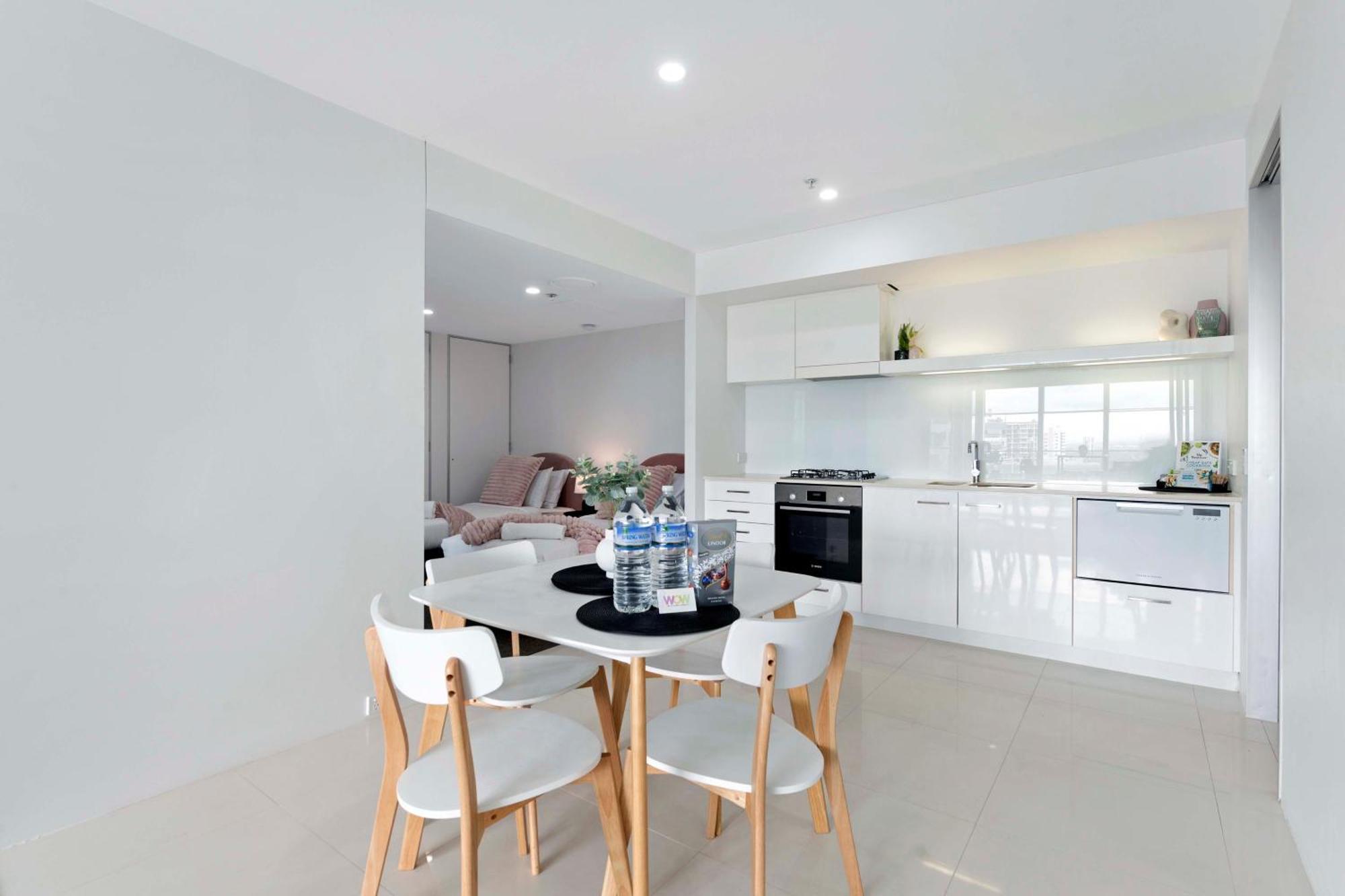 Q Tower In Surfers Paradise - From Level 3 - Self Contained & Privately Managed - Wow Apartment *