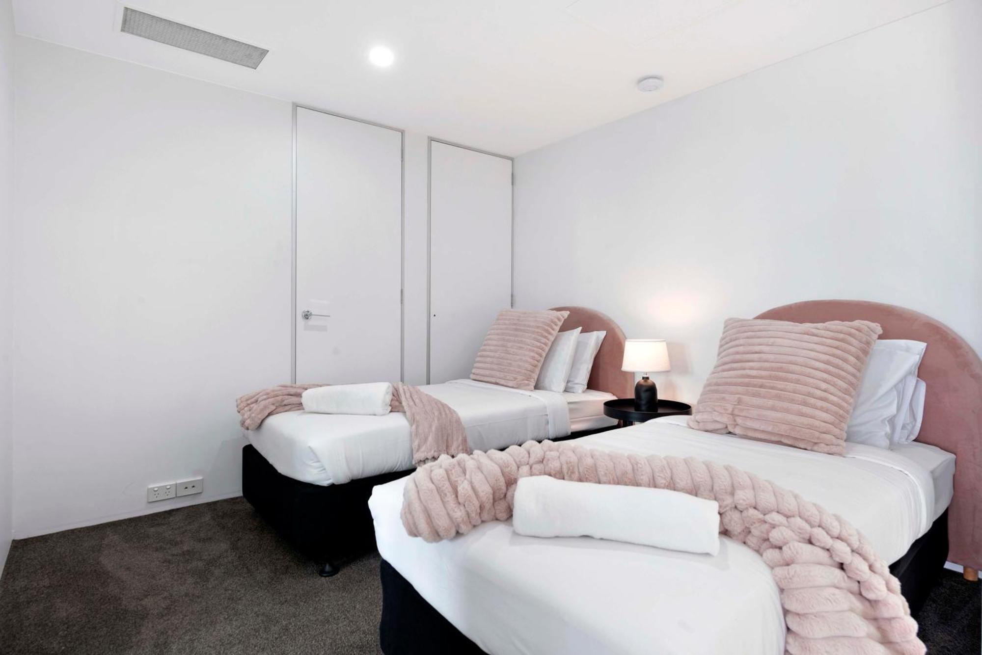 Apartment Q Tower In Surfers Paradise - From Level 3 - Self Contained & Privately Managed - Wow Gold Coast