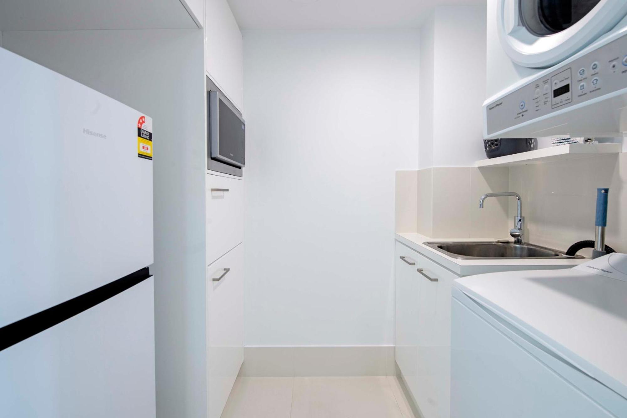Q Tower In Surfers Paradise - From Level 3 - Self Contained & Privately Managed - Wow Apartment Gold Coast