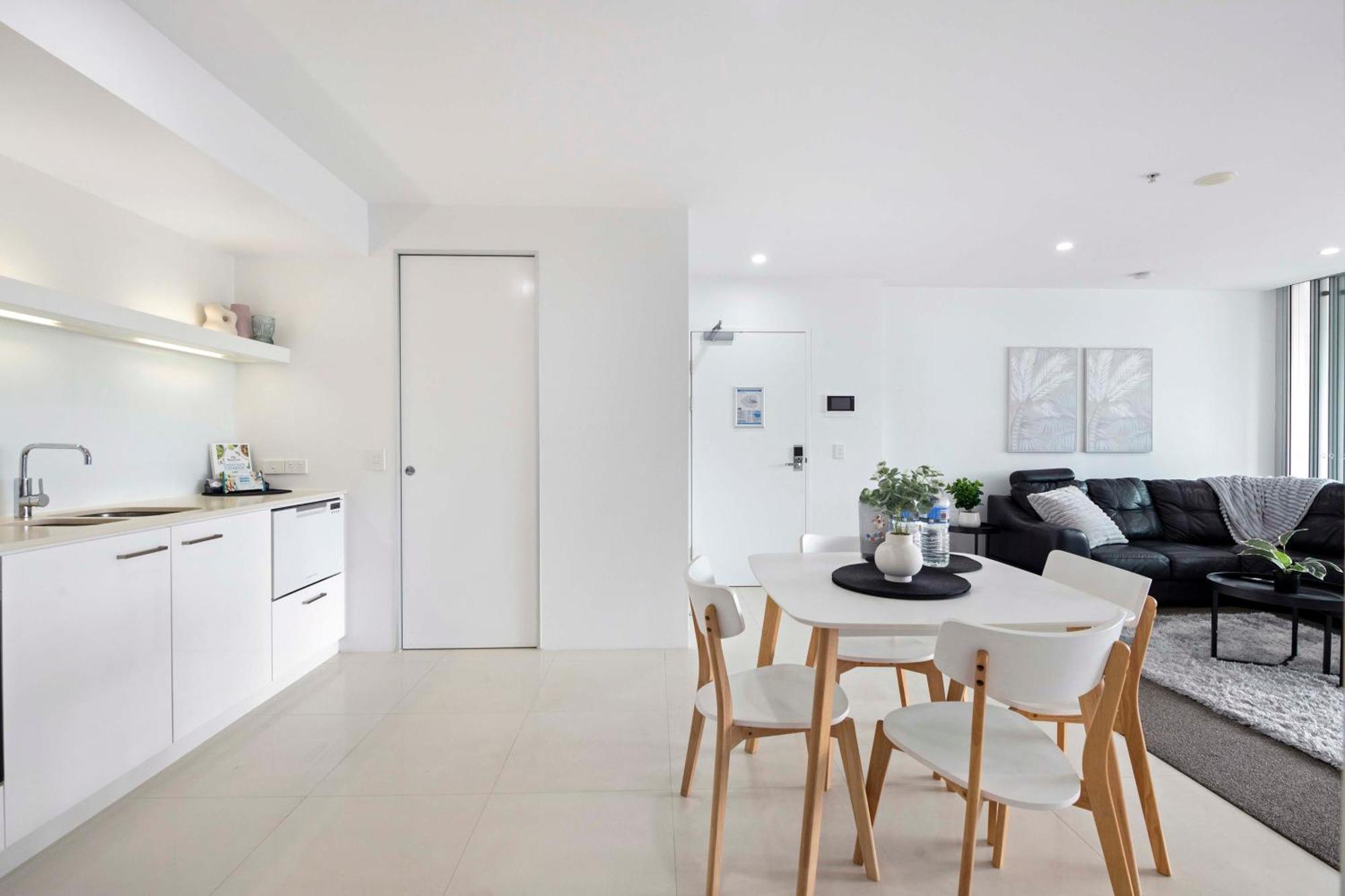 Q Tower In Surfers Paradise - From Level 3 - Self Contained & Privately Managed - Wow Apartment *