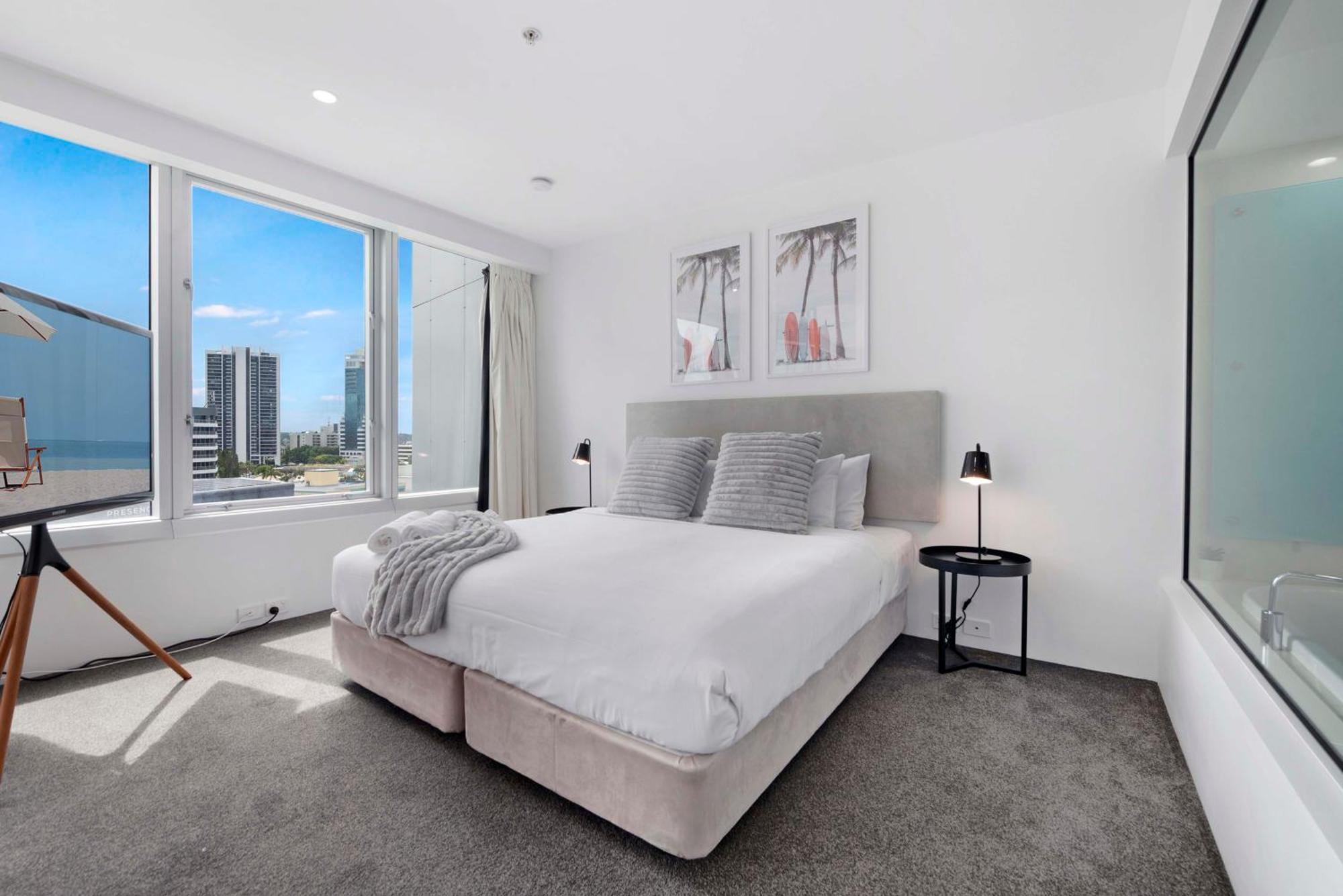 Q Tower In Surfers Paradise - From Level 3 - Self Contained & Privately Managed - Wow *