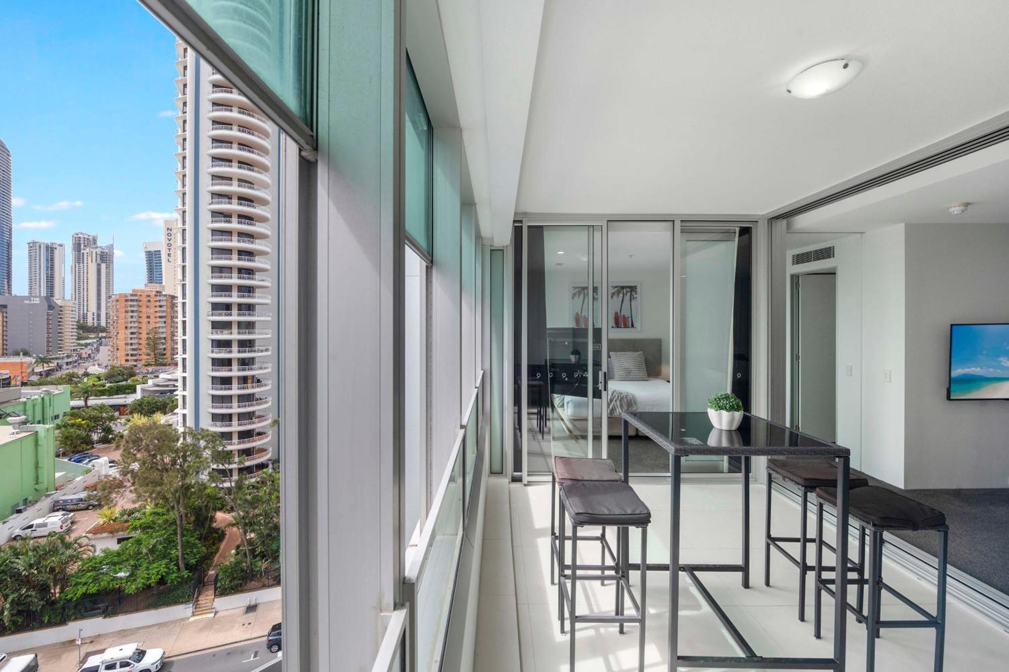 Q Tower In Surfers Paradise - From Level 3 - Self Contained & Privately Managed - Wow Apartment