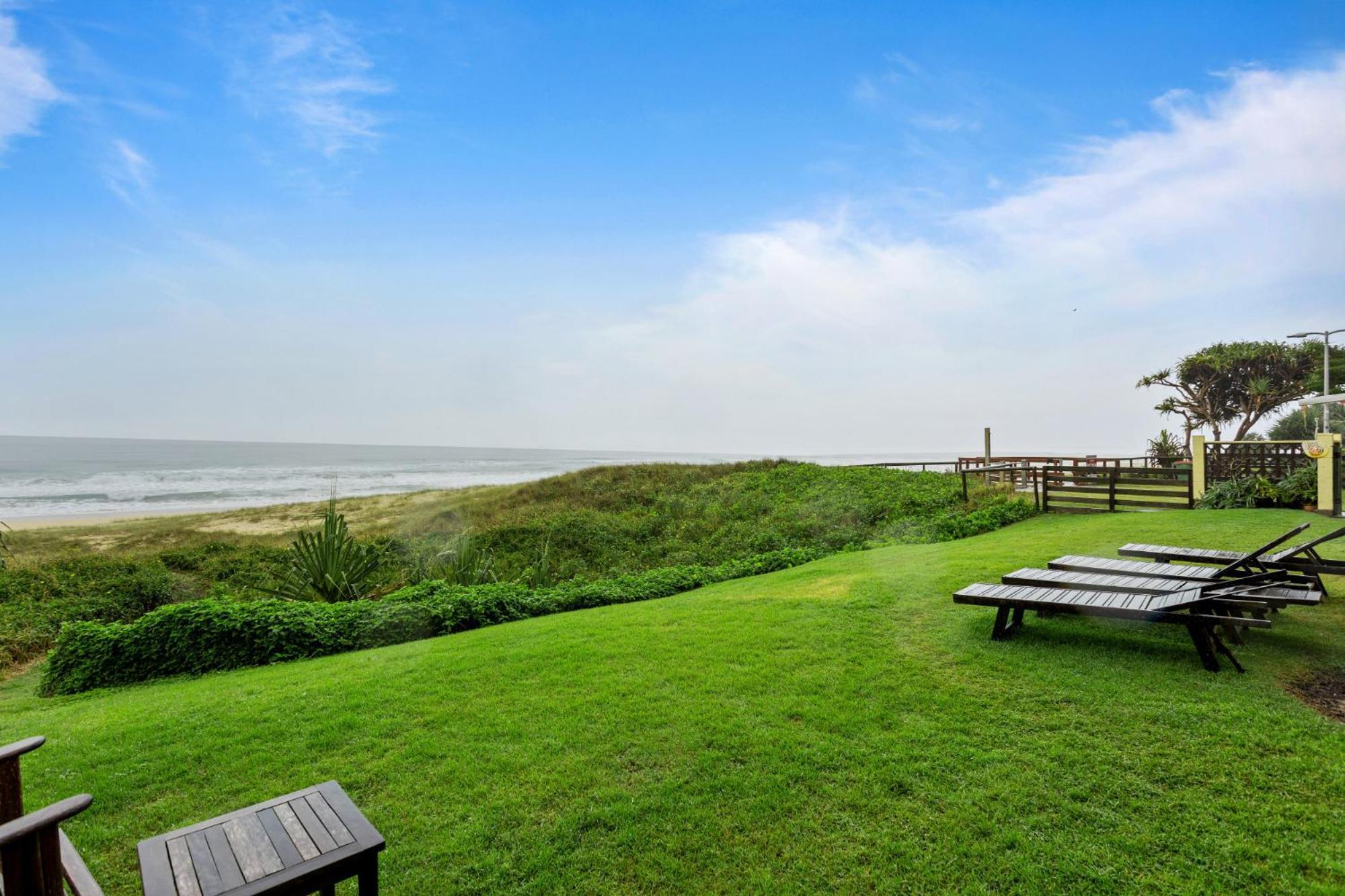 Wake To Waves In Spacious 3-bed Beachfront Unit * Gold Coast