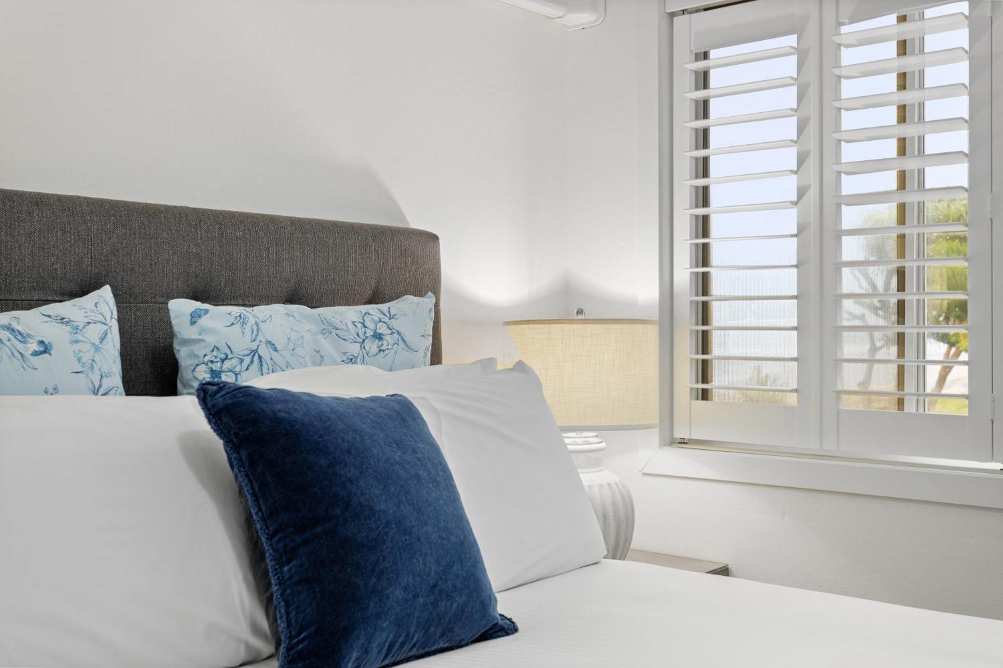 Wake To Waves In Spacious 3-bed Beachfront Unit Apartment