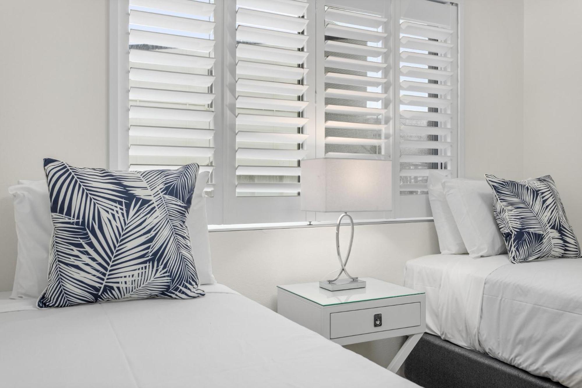 Apartment Wake To Waves In Spacious 3-bed Beachfront Unit *