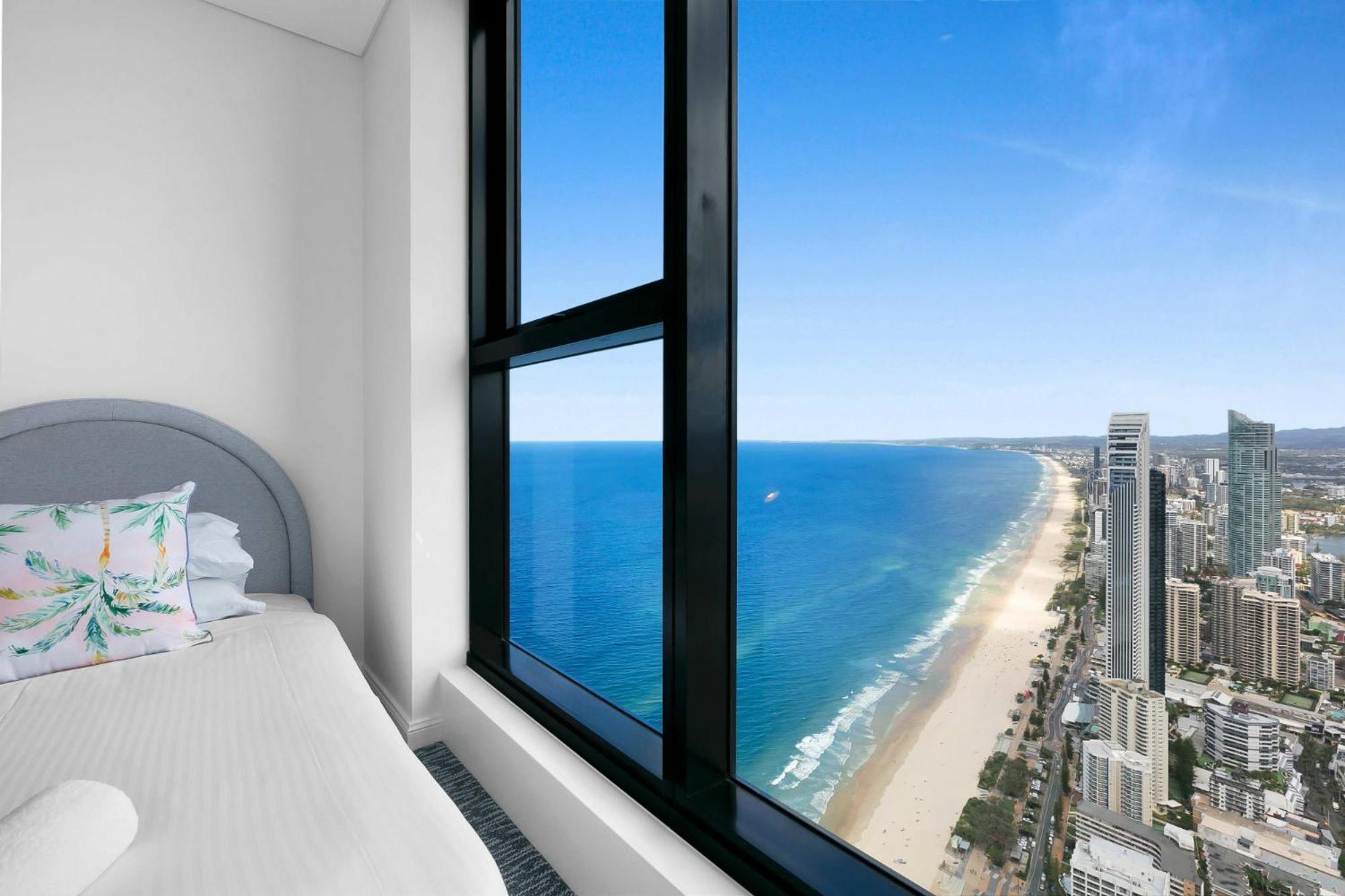 Apartment Oceanfront 3-bed With Stunning Views, Pool & Sauna