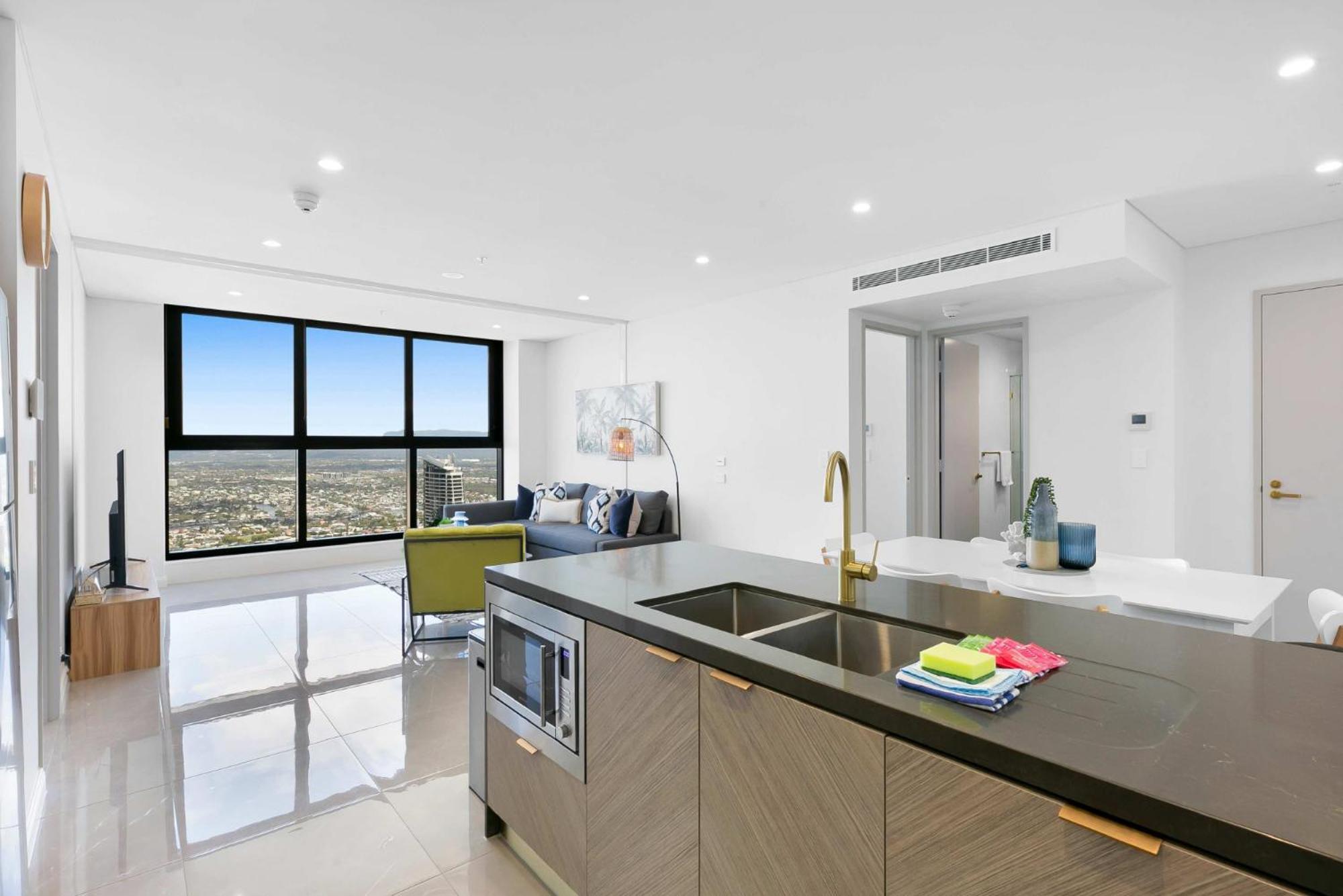 Oceanfront 3-bed With Stunning Views, Pool & Sauna Apartment