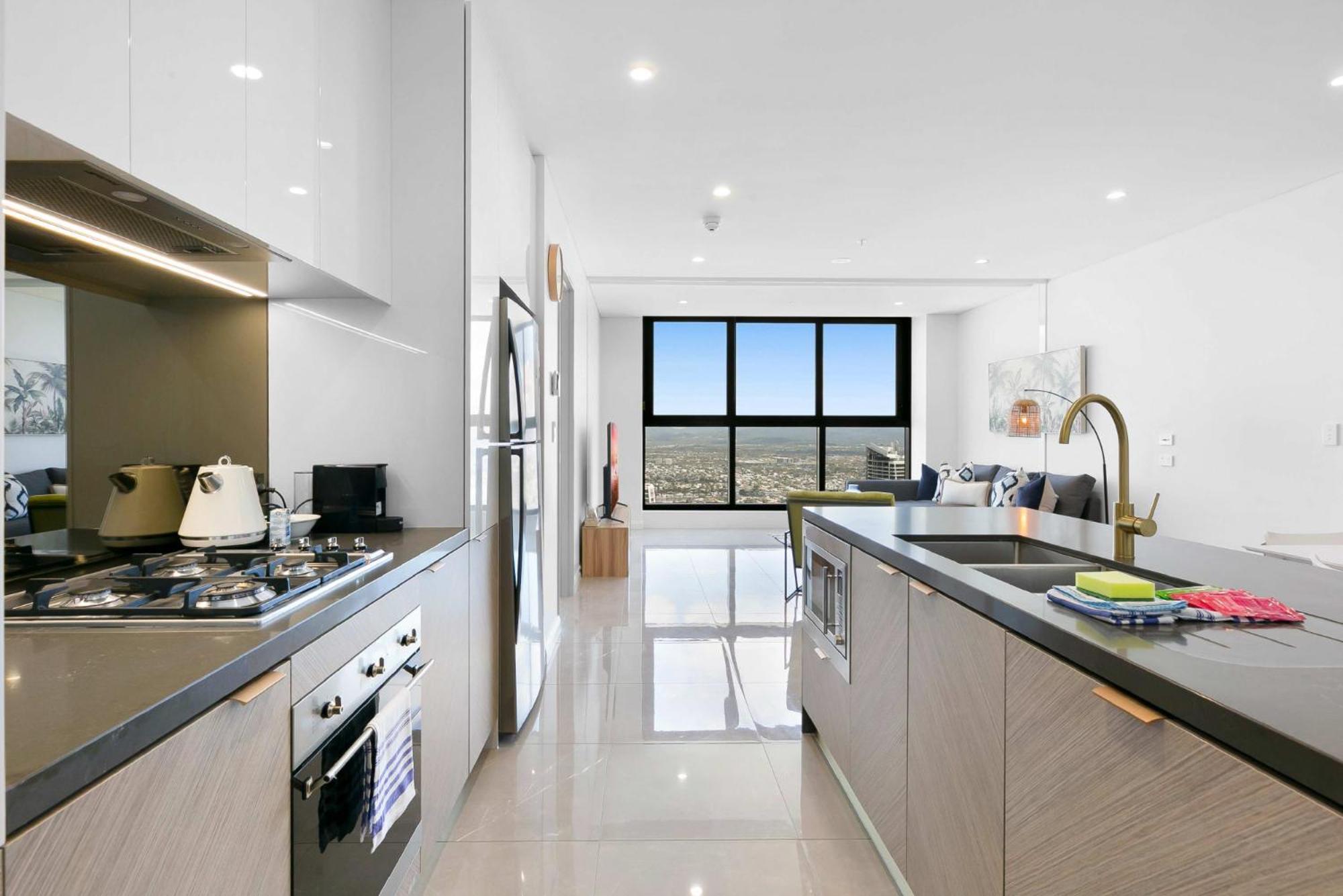 Oceanfront 3-bed With Stunning Views, Pool & Sauna Gold Coast