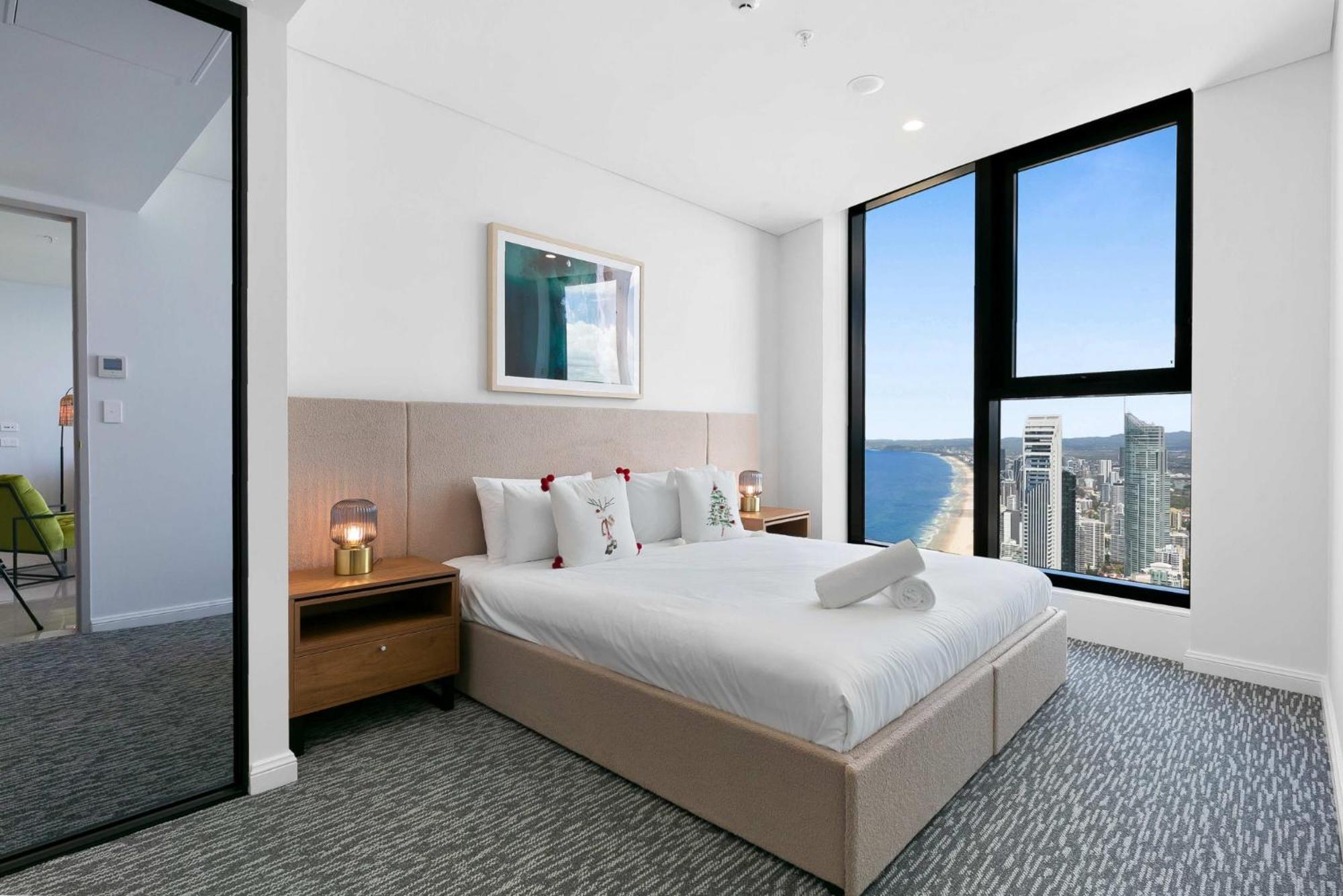 Apartment Oceanfront 3-bed With Stunning Views, Pool & Sauna *