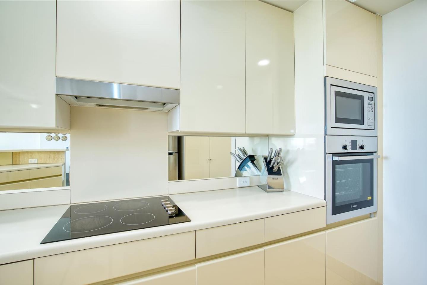 Retro Main Hidden Gem With Waterfront Views Gold Coast