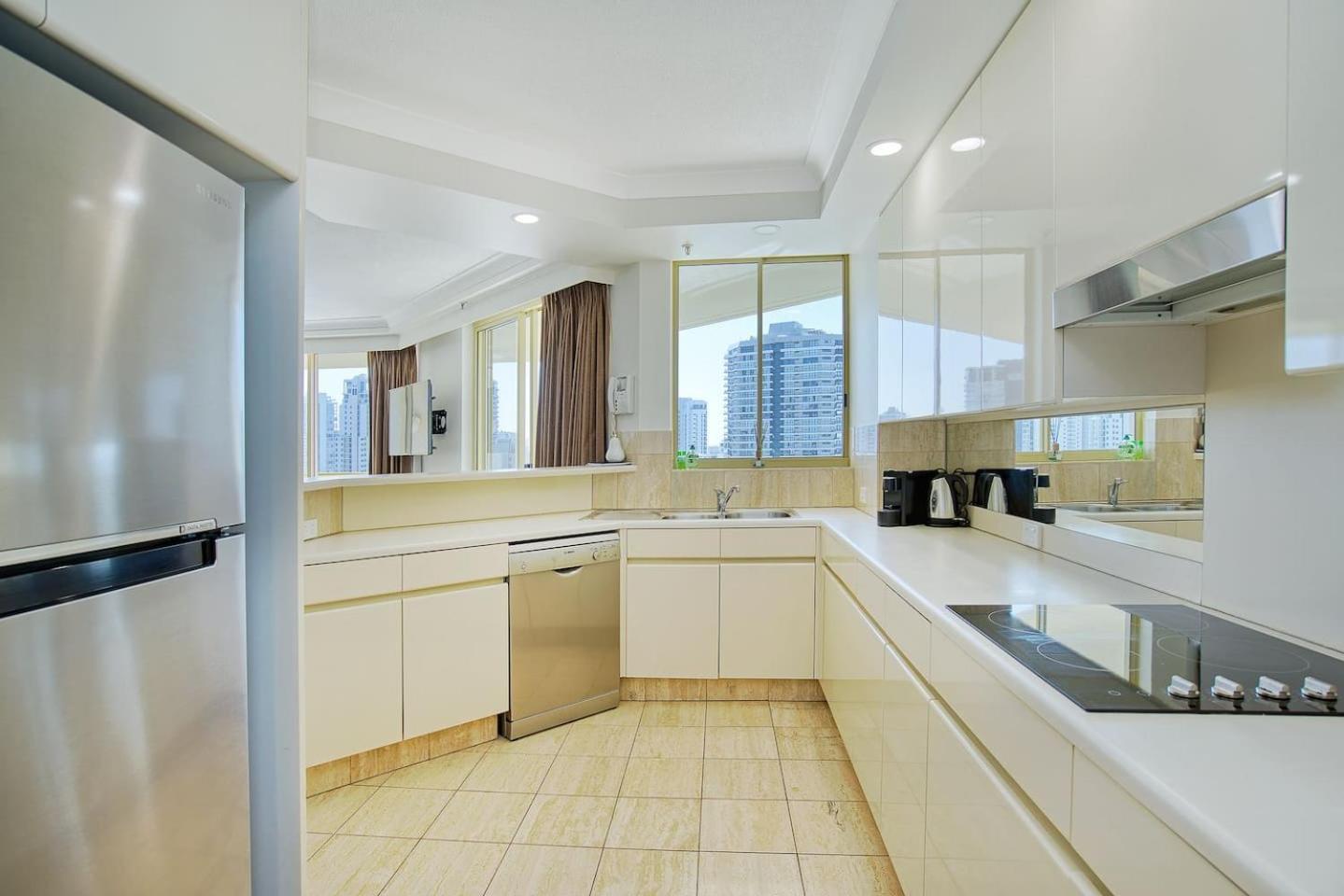 Apartment Retro Main Hidden Gem With Waterfront Views