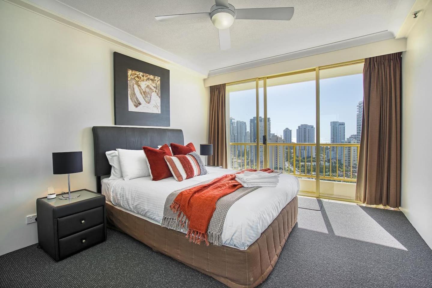 Retro Main Hidden Gem With Waterfront Views Apartment