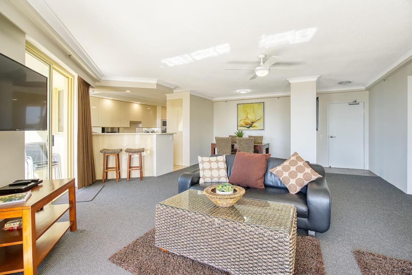Retro Main Hidden Gem With Waterfront Views Apartment Gold Coast
