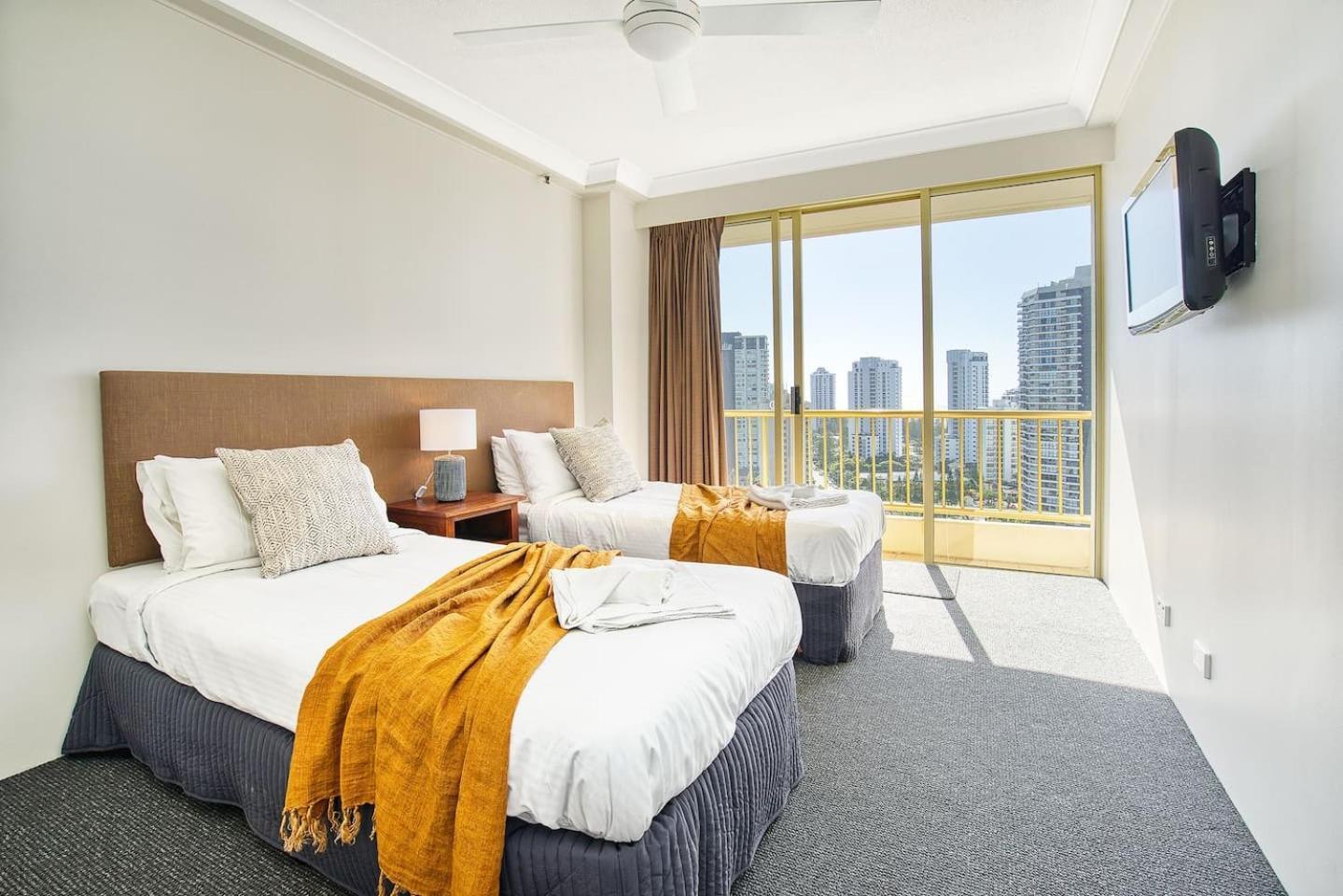 Apartment Retro Main Hidden Gem With Waterfront Views *