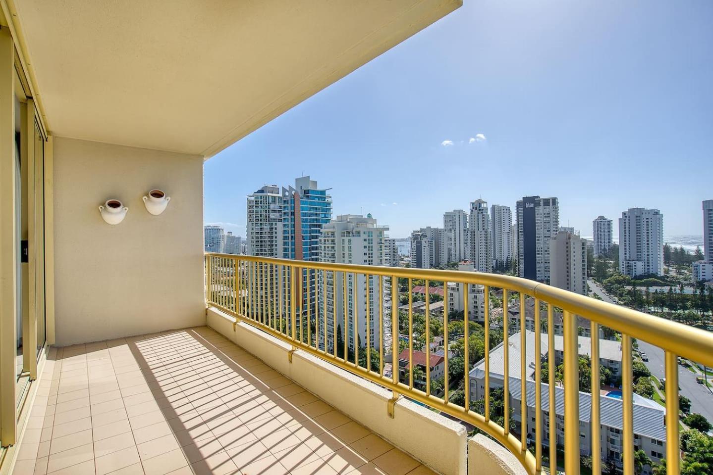 Retro Main Hidden Gem With Waterfront Views Apartment *