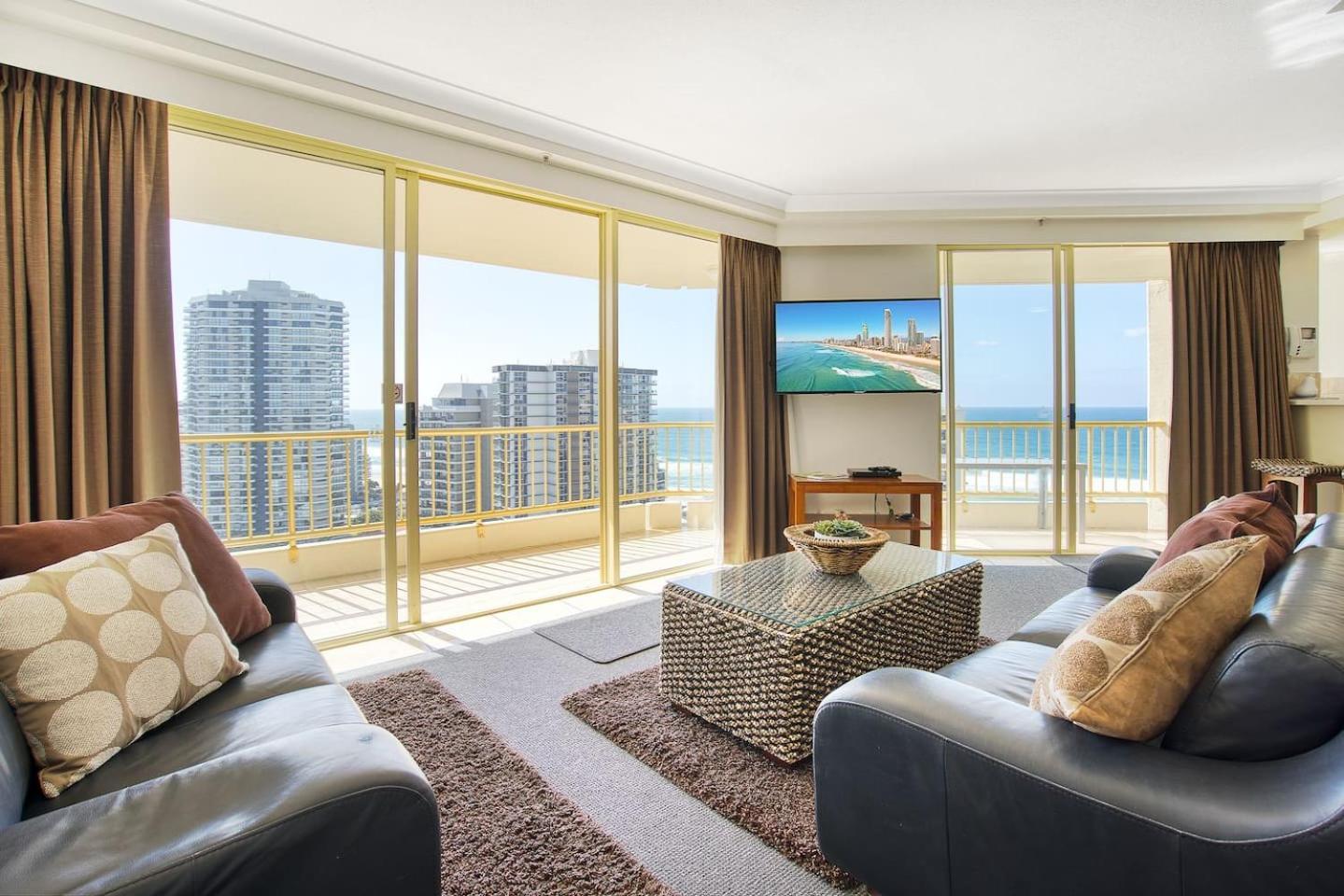 Retro Main Hidden Gem With Waterfront Views Apartment