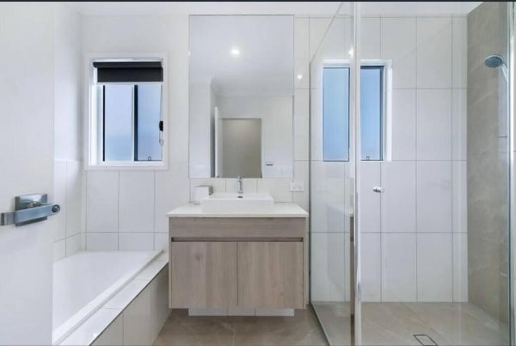 Townhouse In Hope Island Gold Coast
