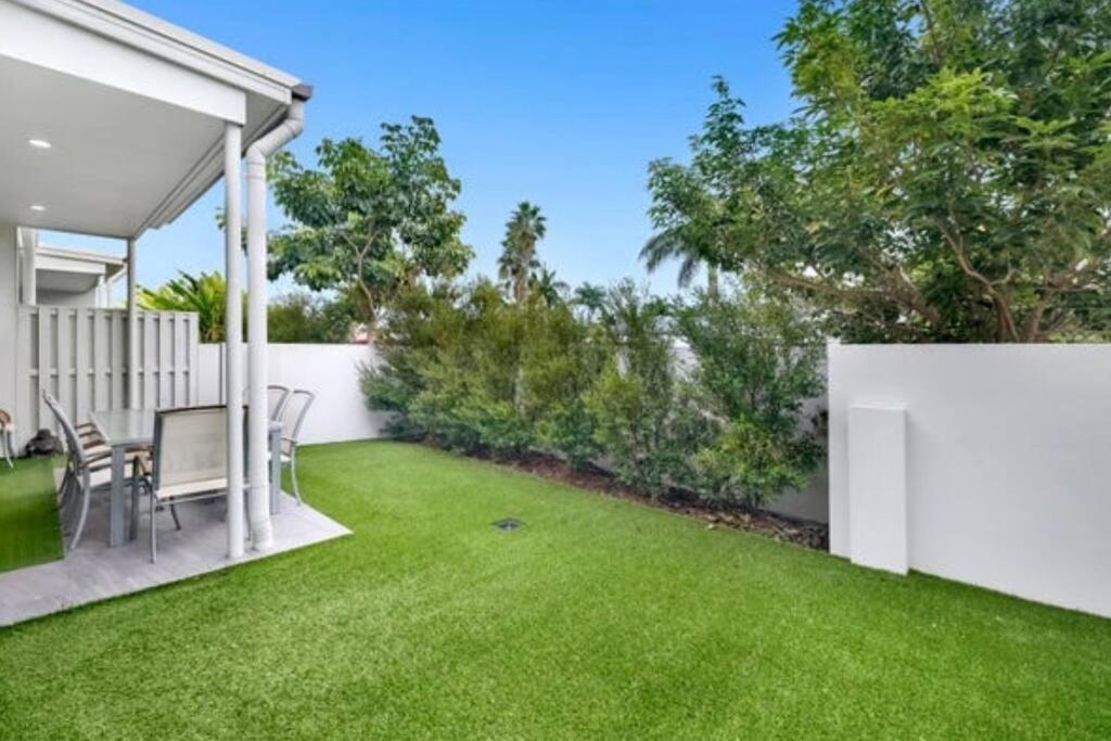 Townhouse In Hope Island Gold Coast