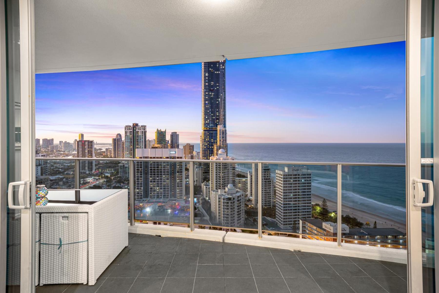 H Star Residences-- Paradise Stayz * Gold Coast