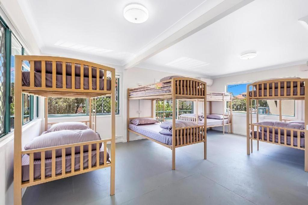 Surf Boutique Backpackers - Free Breakfast