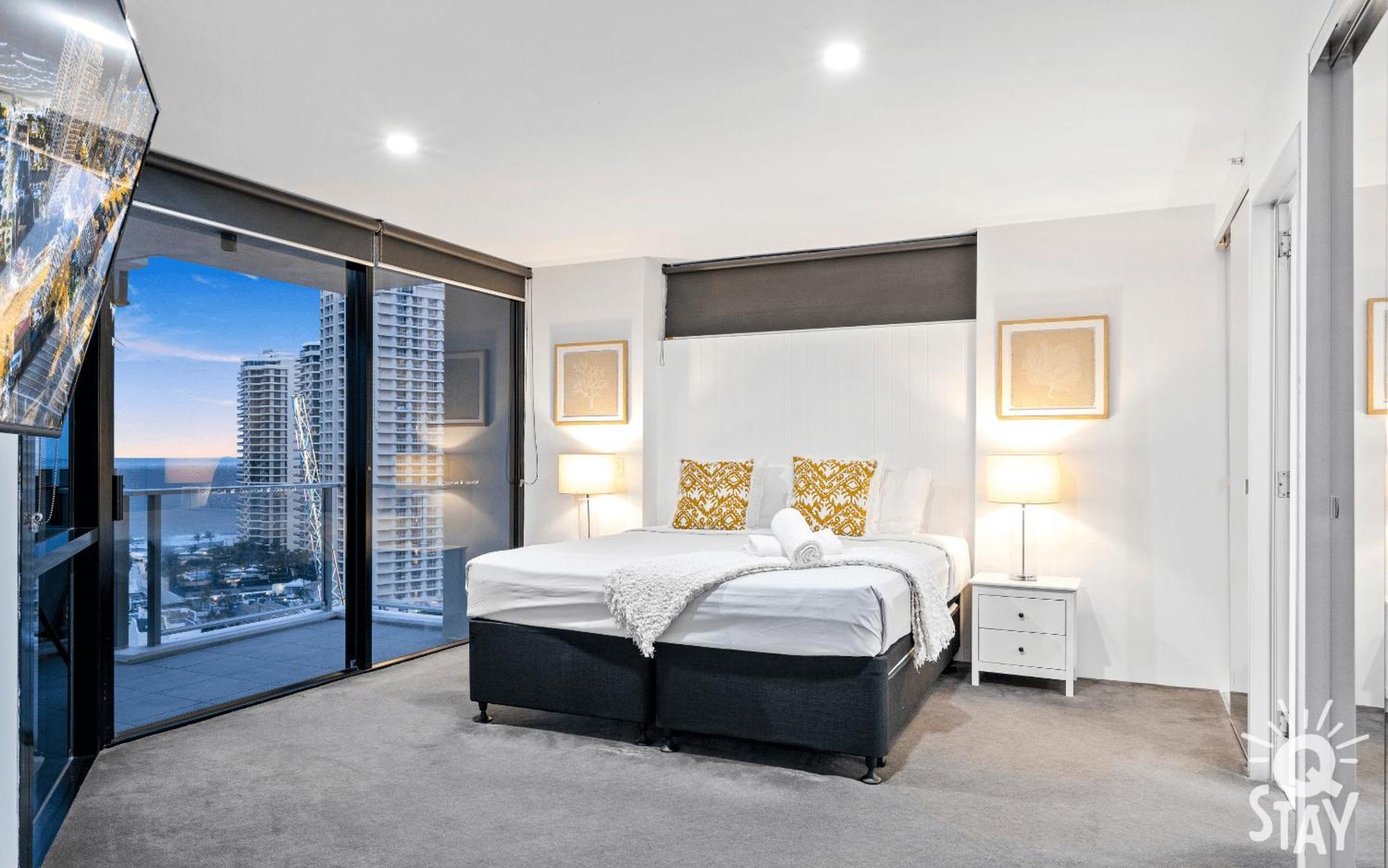 Apartment Circle On Cavill Surfers Paradise Mid Week Madness Deal - Q