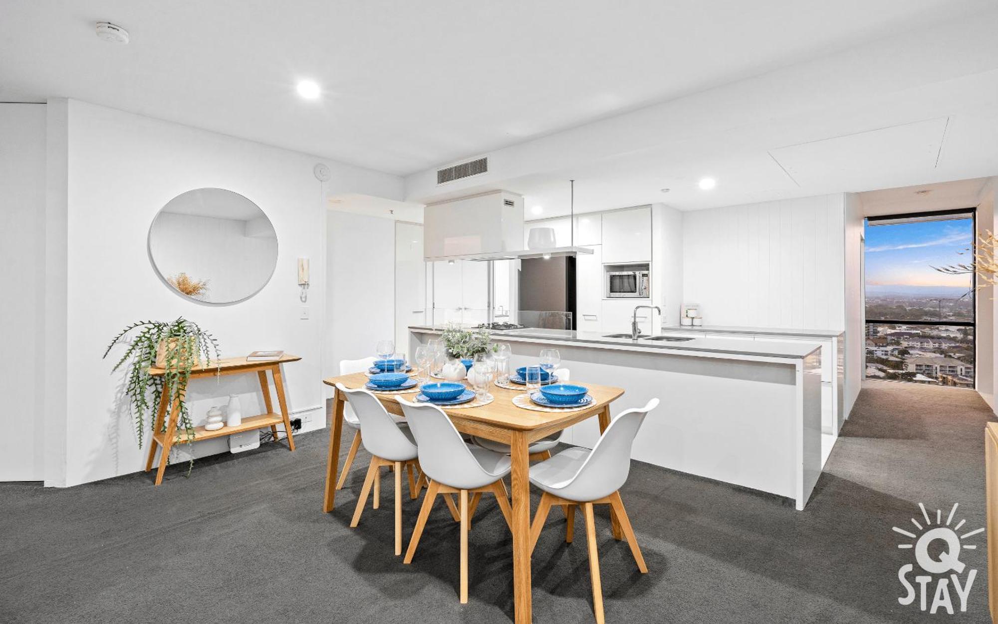 Circle On Cavill Surfers Paradise Mid Week Madness Deal - Q