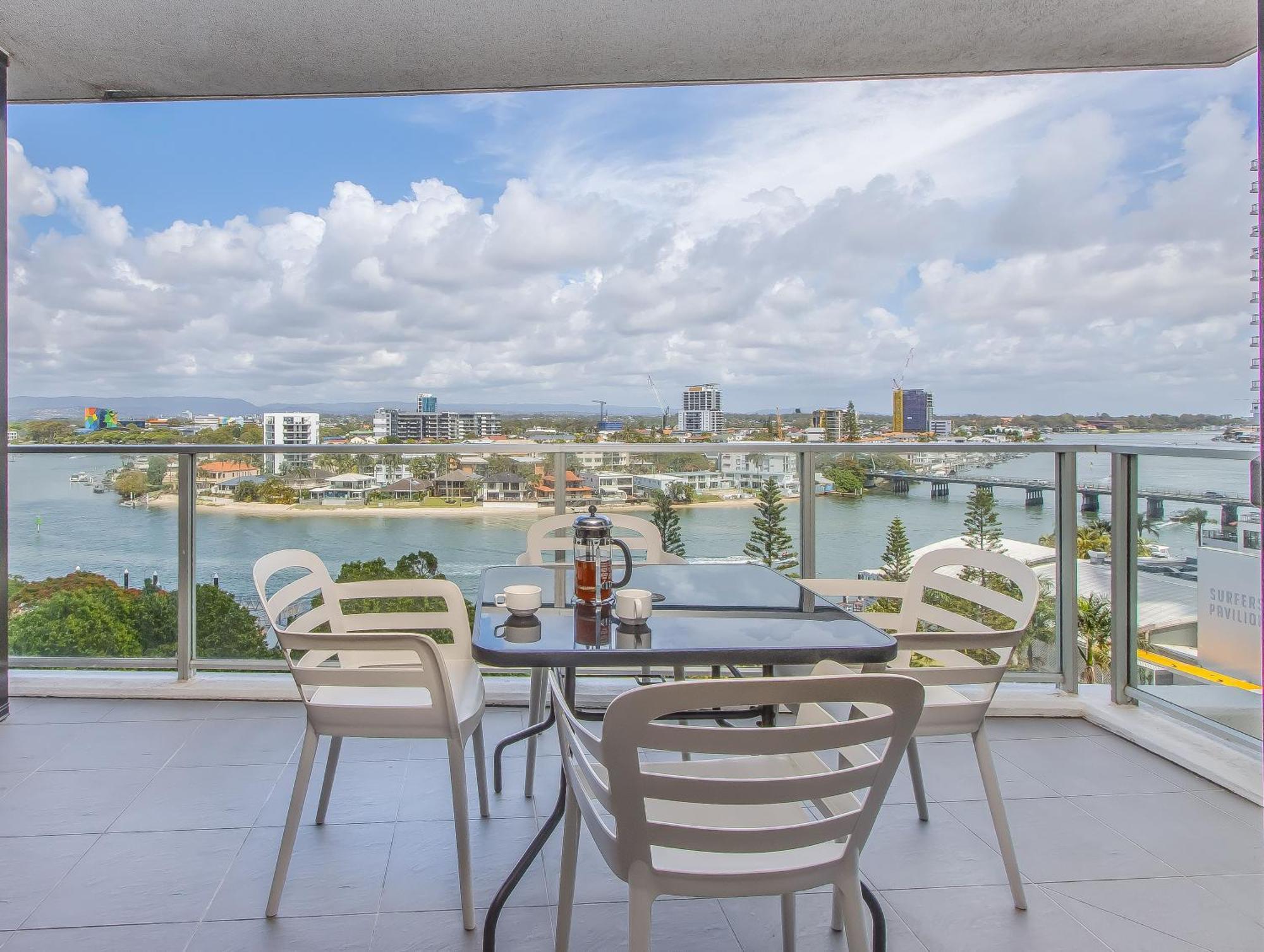 Apartment Circle On Cavill - Hosted By Coastal Letting *