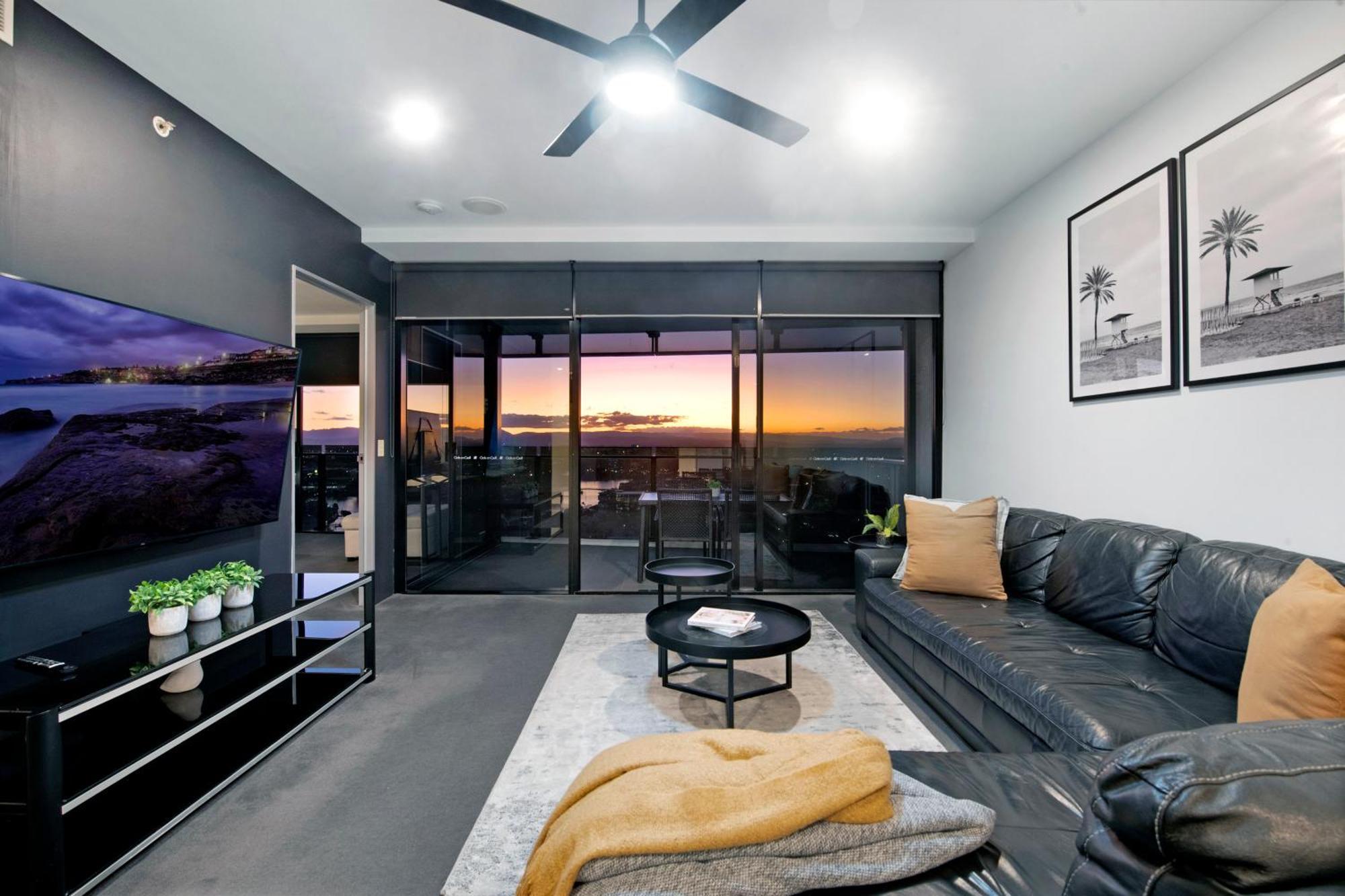 Circle On Cavill - Self Contained & Privately Managed - Wow * Gold Coast