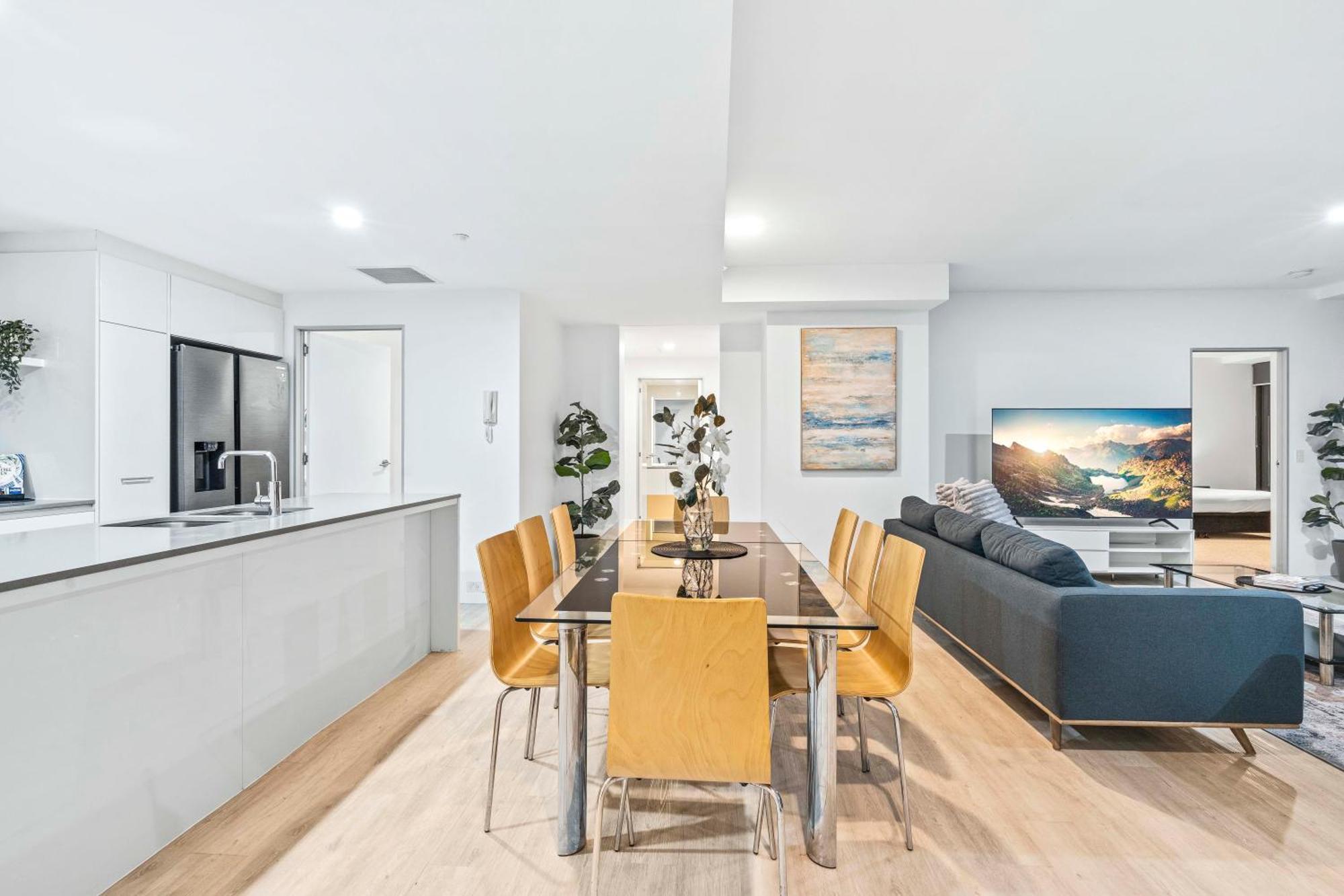 Circle On Cavill - Self Contained & Privately Managed - Wow Apartment