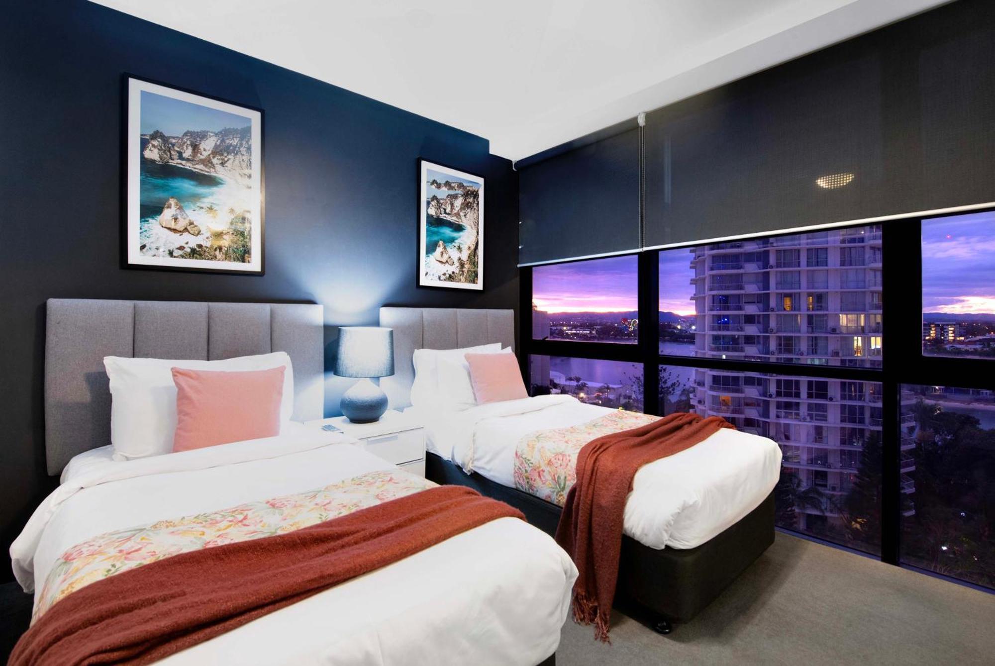 Circle On Cavill - Self Contained & Privately Managed - Wow Apartment *