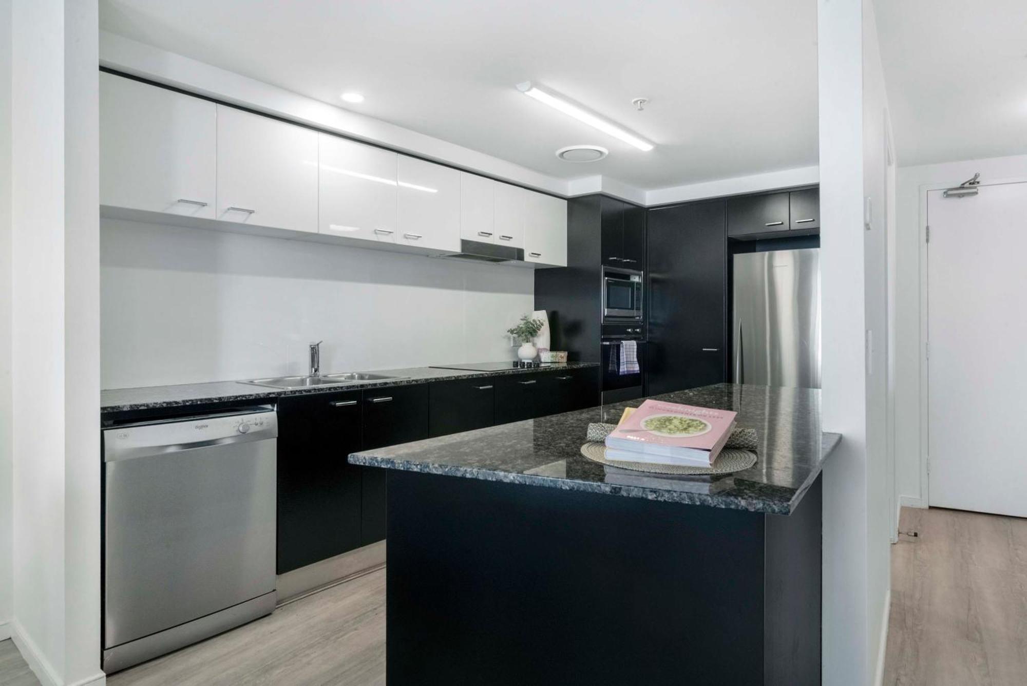 Apartment Chevron Renaissance - Self Contained & Privately Managed *
