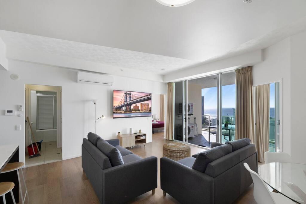 Wings Front Sleeps 8 Apartment *