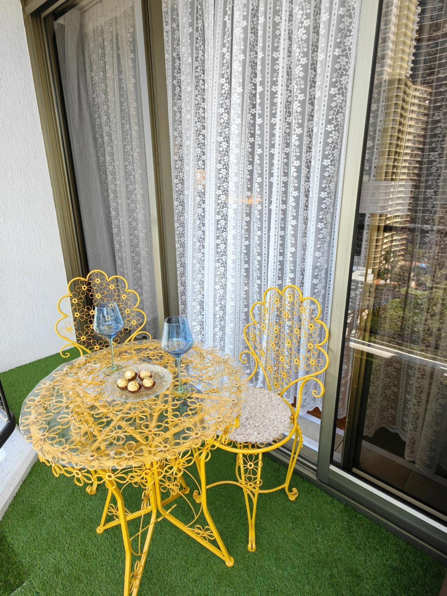 Luxury Escape! Amazing Ocean View Location Get To Everything Apartment