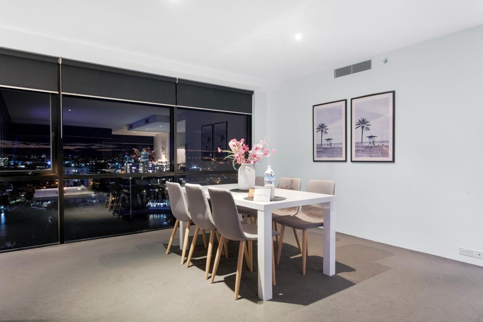 Ocean View With Balcony - Circle On Cavill - Location! - Self Contained & Privately Managed Apartment *